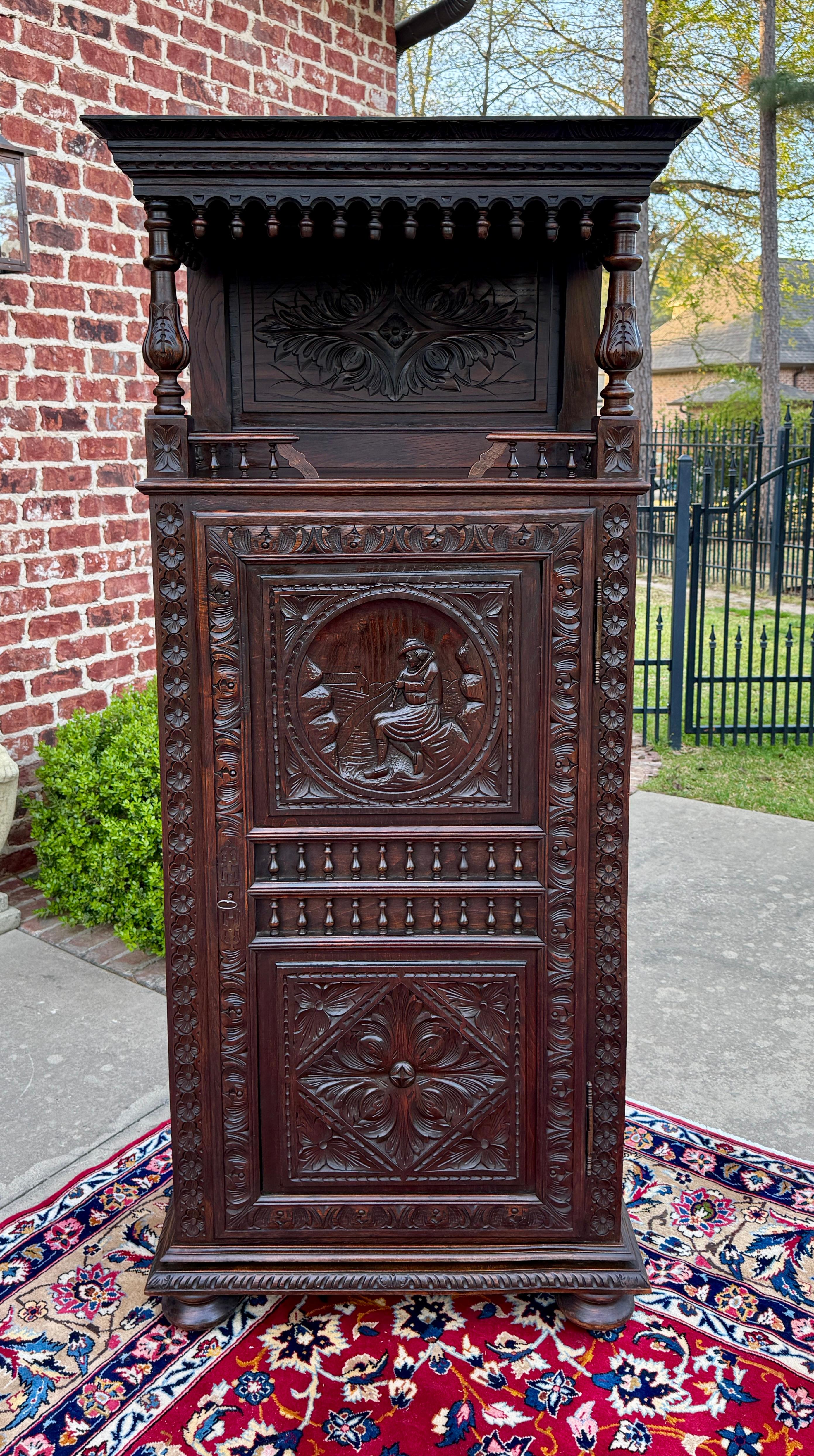 Antique French Armoire Cupboard Linen Cabinet Breton Bonnetiere Chestnut 19th in vendita 3