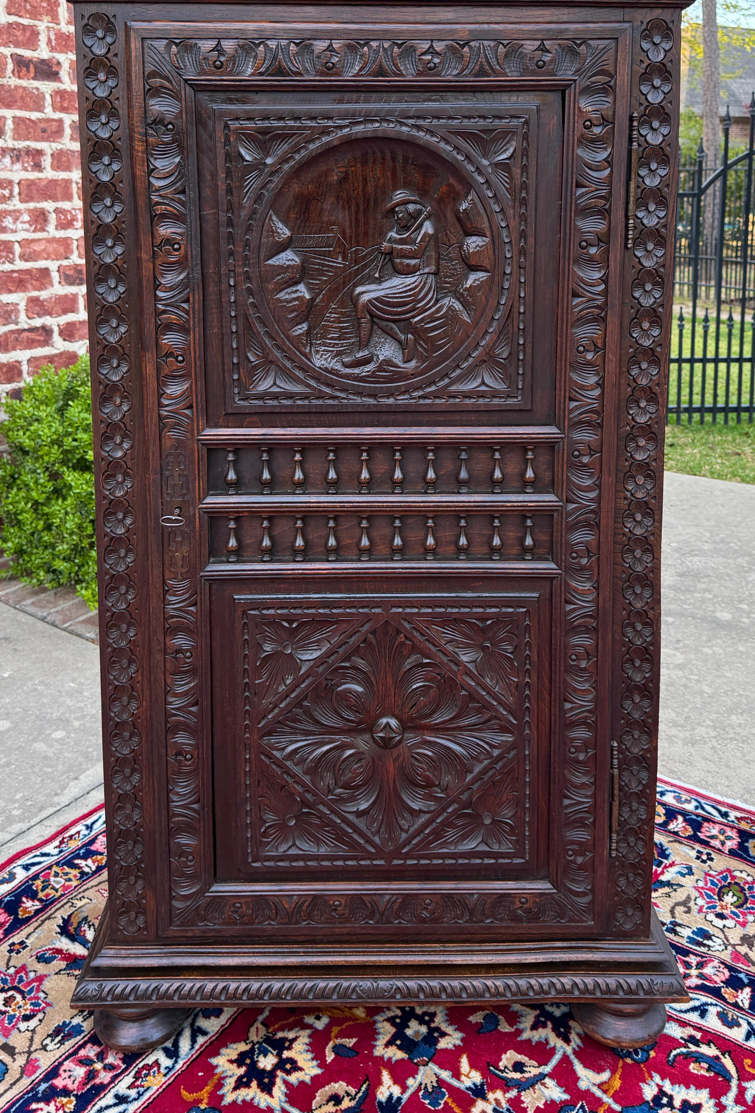 Antique French Armoire Cupboard Linen Cabinet Breton Bonnetiere Chestnut 19th in vendita 4