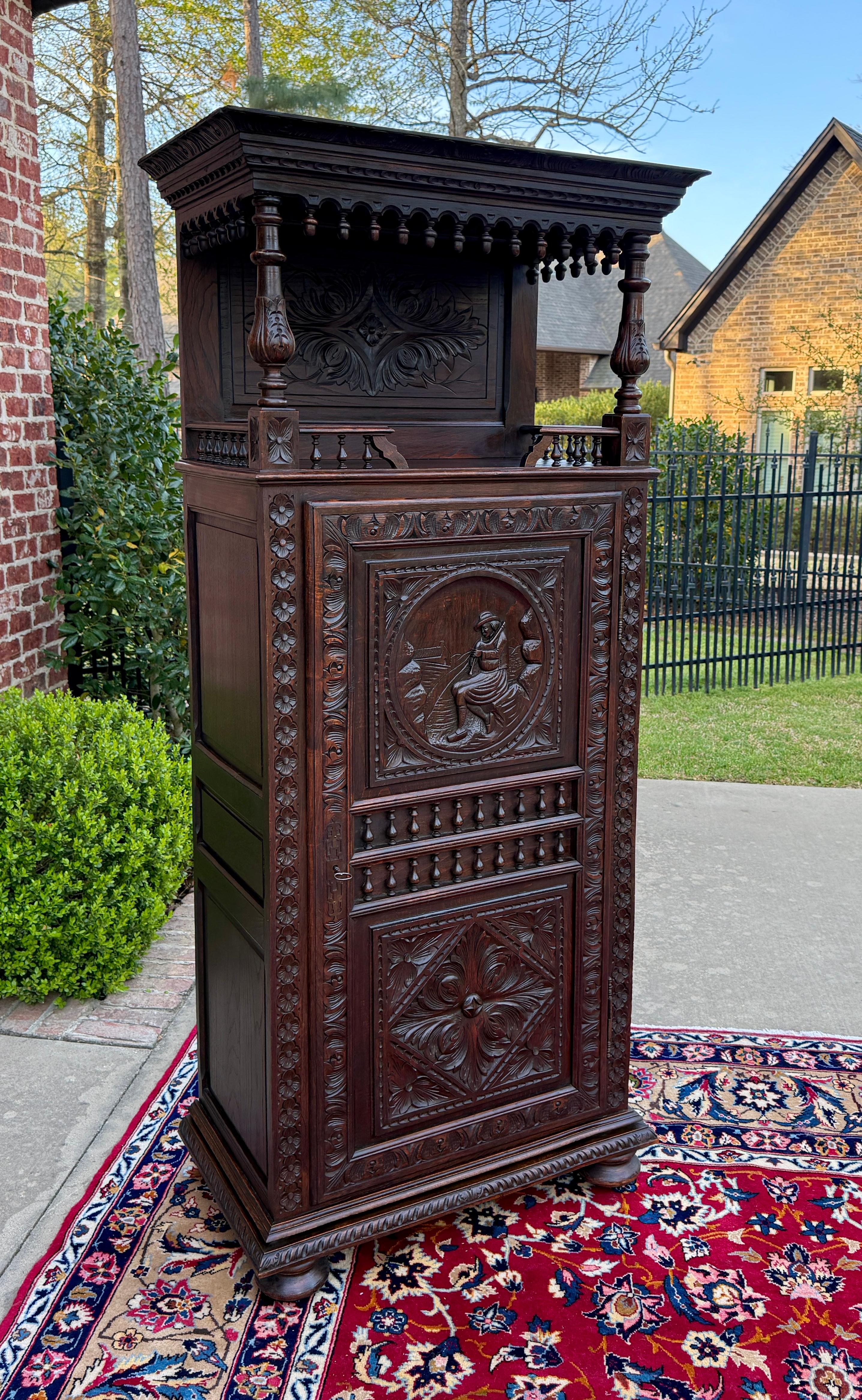 Antique French Armoire Cupboard Linen Cabinet Breton Bonnetiere Chestnut 19th in vendita 5