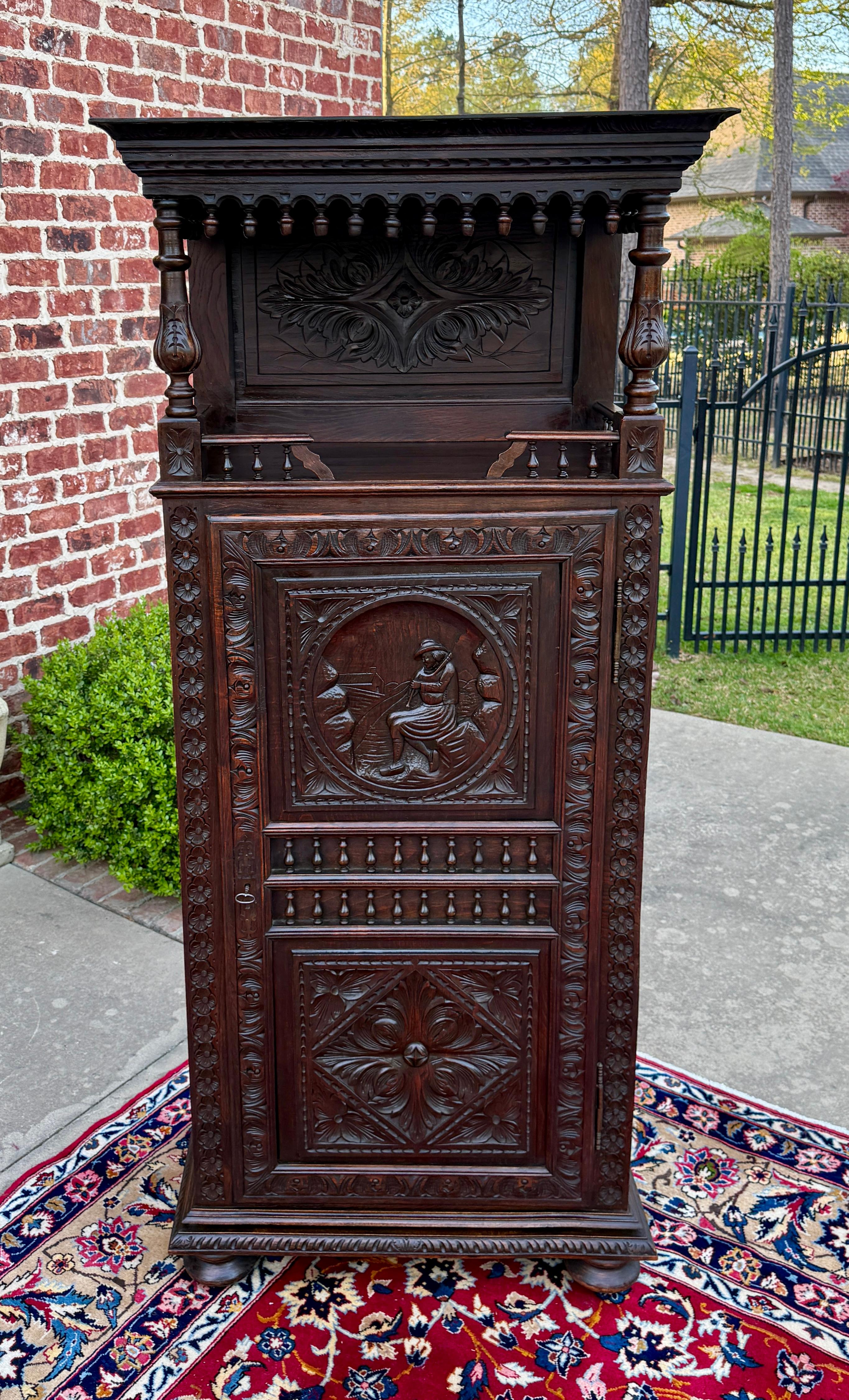 Antique French Armoire Cupboard Linen Cabinet Breton Bonnetiere Chestnut 19th in vendita 7
