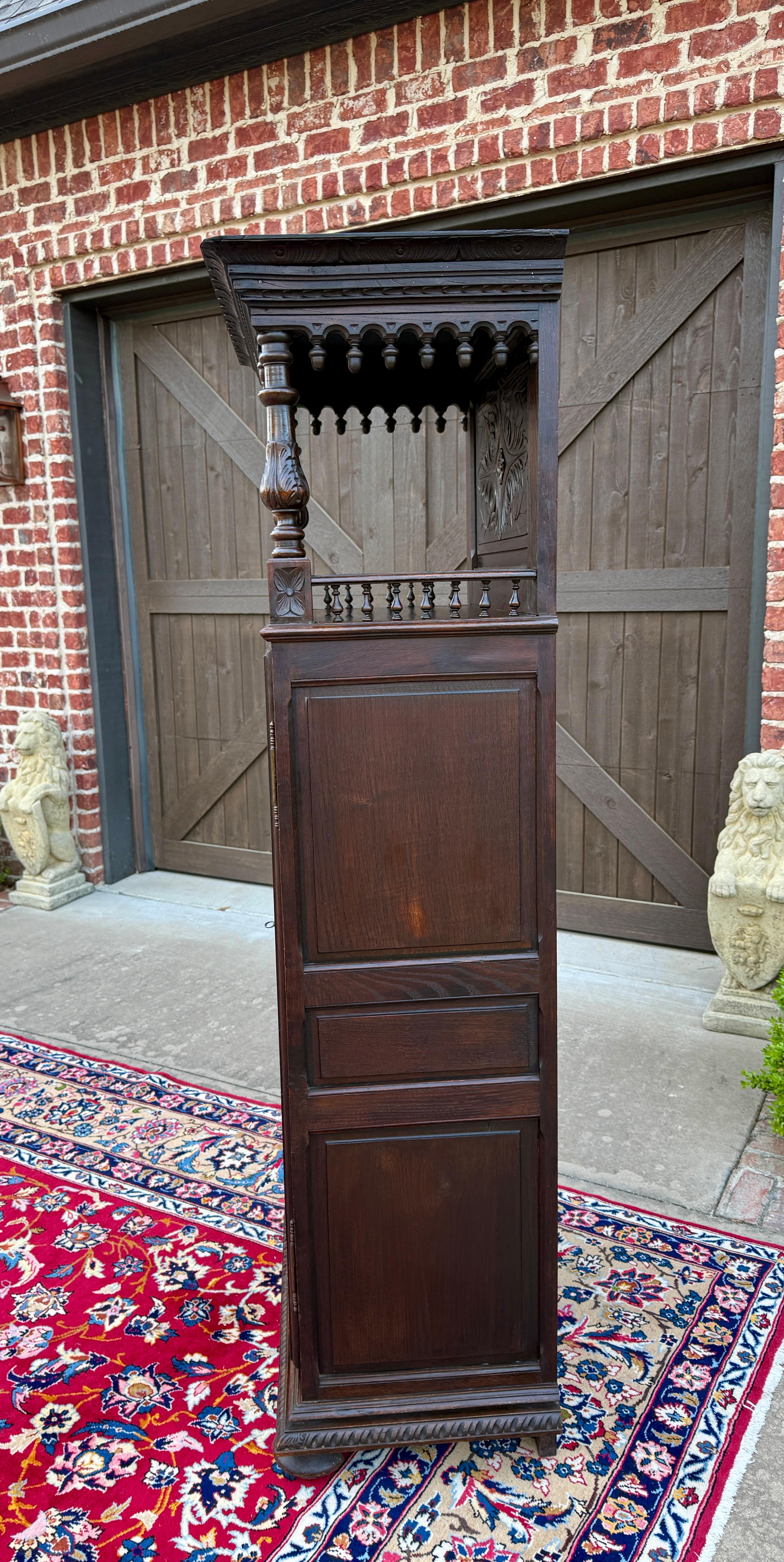 Antique French Armoire Cupboard Linen Cabinet Breton Bonnetiere Chestnut 19th In condizioni buone in vendita a Tyler, TX