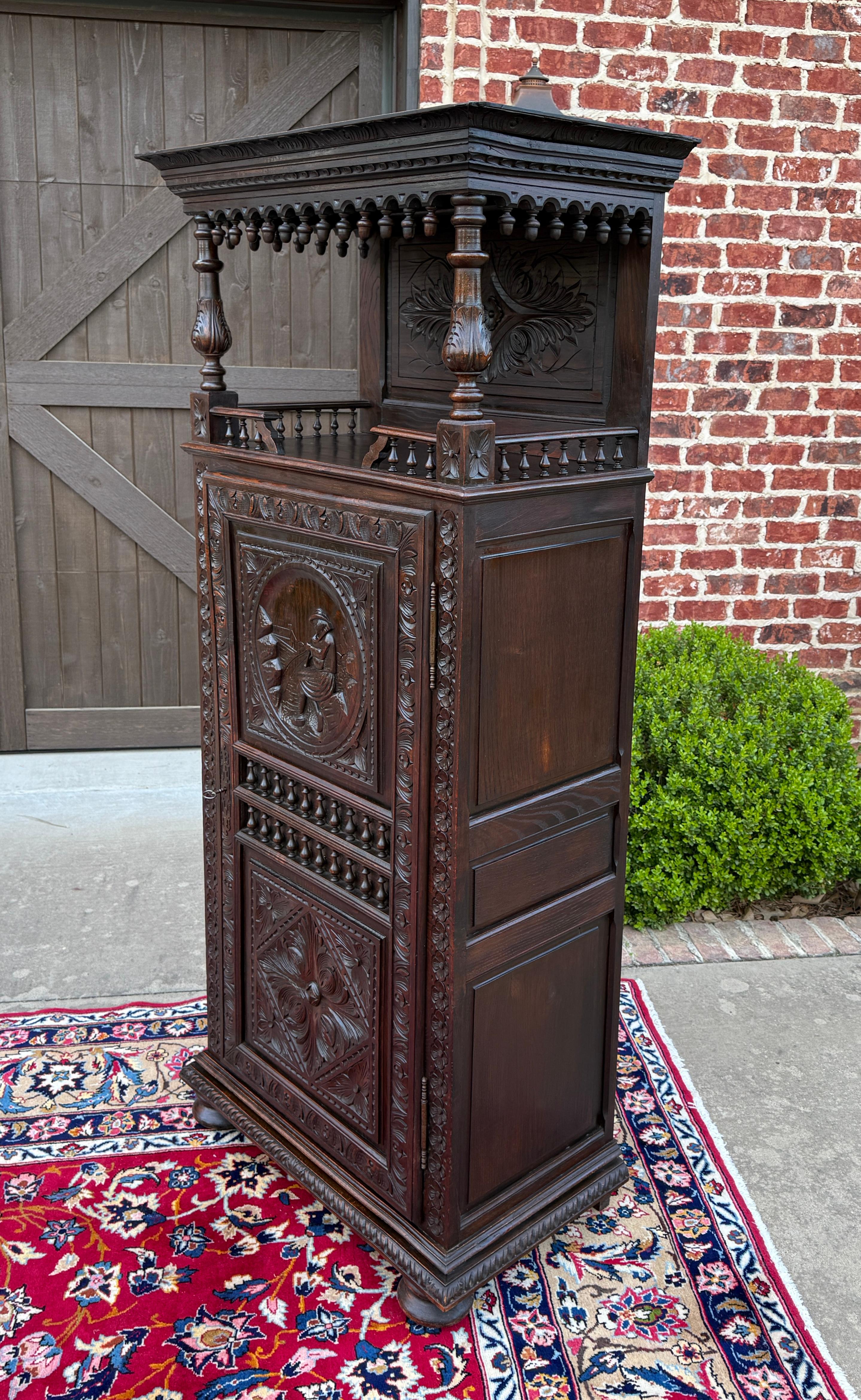Castagno Antique French Armoire Cupboard Linen Cabinet Breton Bonnetiere Chestnut 19th in vendita