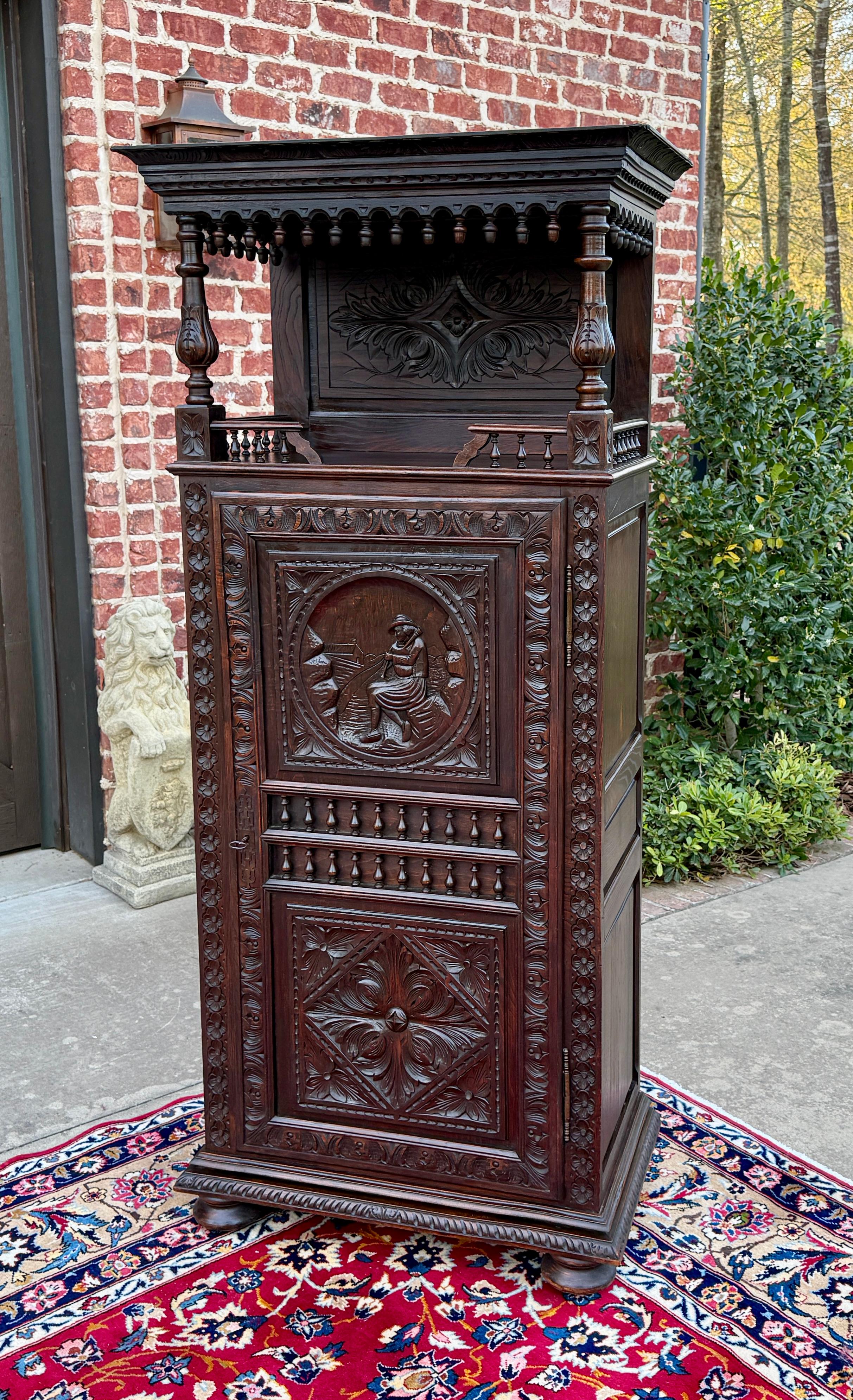 Antique French Armoire Cupboard Linen Cabinet Breton Bonnetiere Chestnut 19th in vendita 1