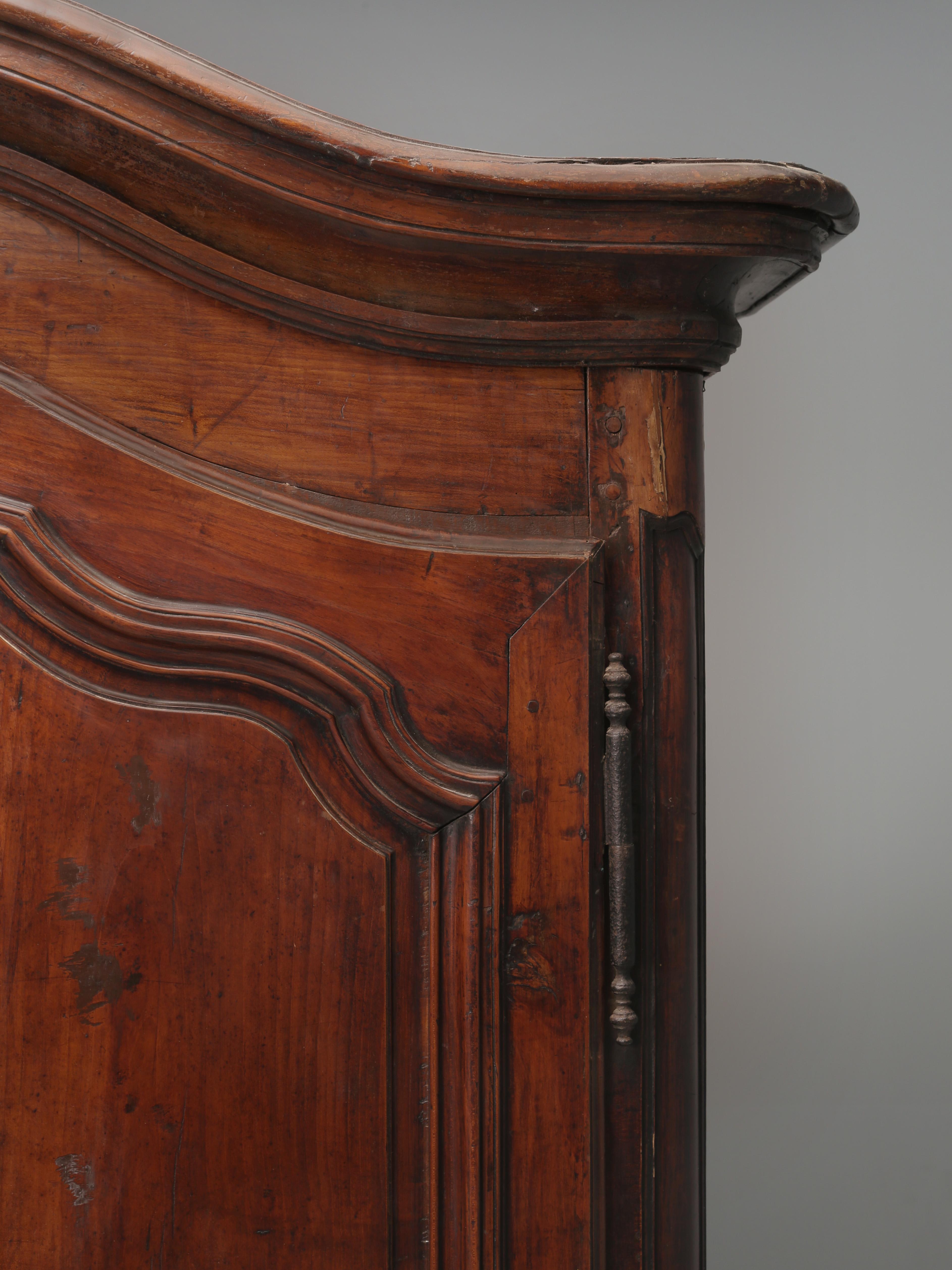 Antique French Armoire Rare Double Bonnet Style Very Original and Nice c1700's  In Good Condition For Sale In Chicago, IL