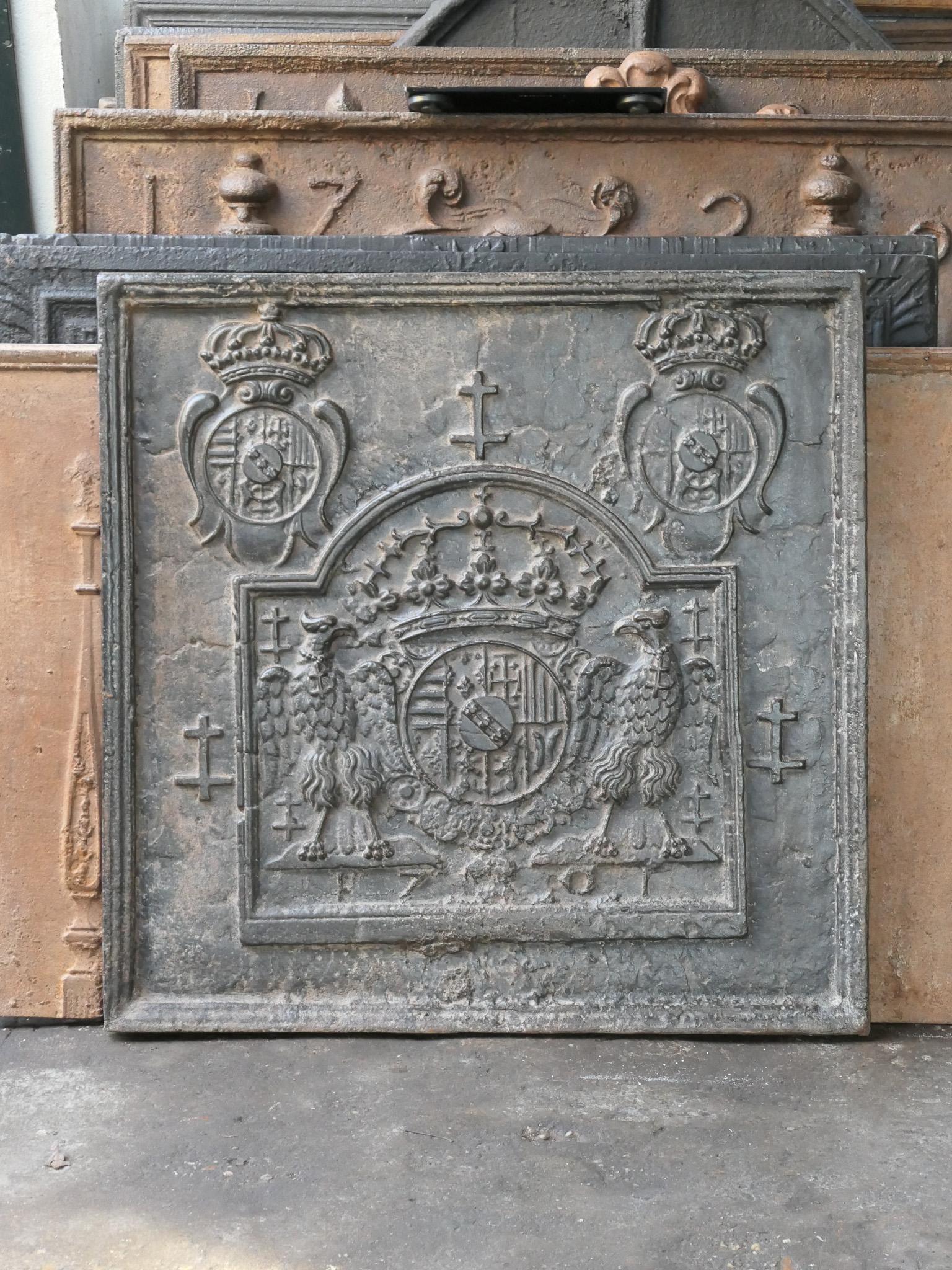 Beautiful 17th century French fireback with the arms of Lorraine. Central is the round shield with arms of Charles III, Duke of Lorraine, flanked by the Arms of Bar-le-Duc. Half round shield with arms of Charles III, Duke of Lorraine, flanked by the