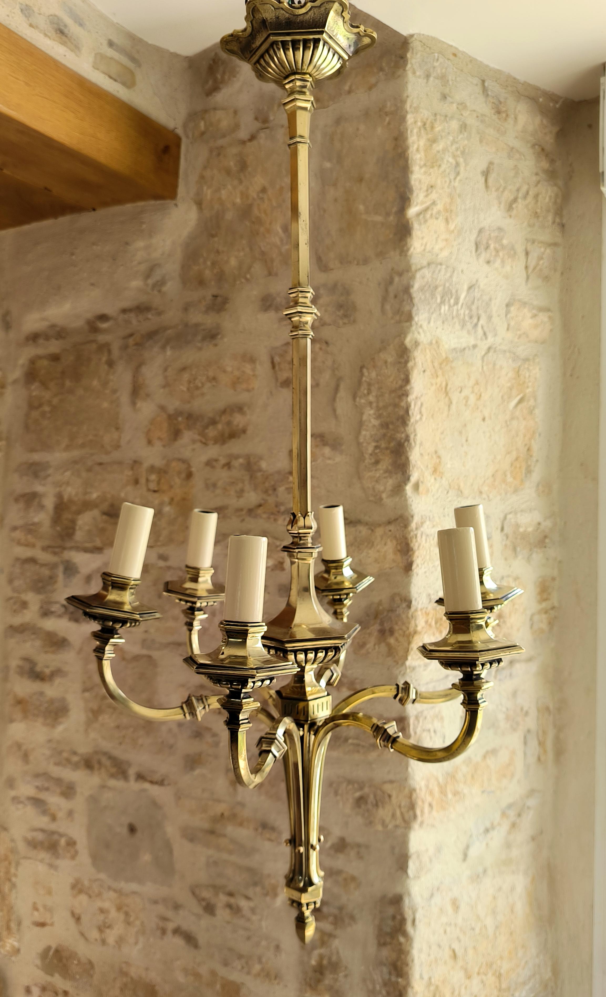 Art Déco Lampadario antico, francese, Art Deco, a 6 posizioni, in bronzo. Circa all'inizio del 1900 in vendita