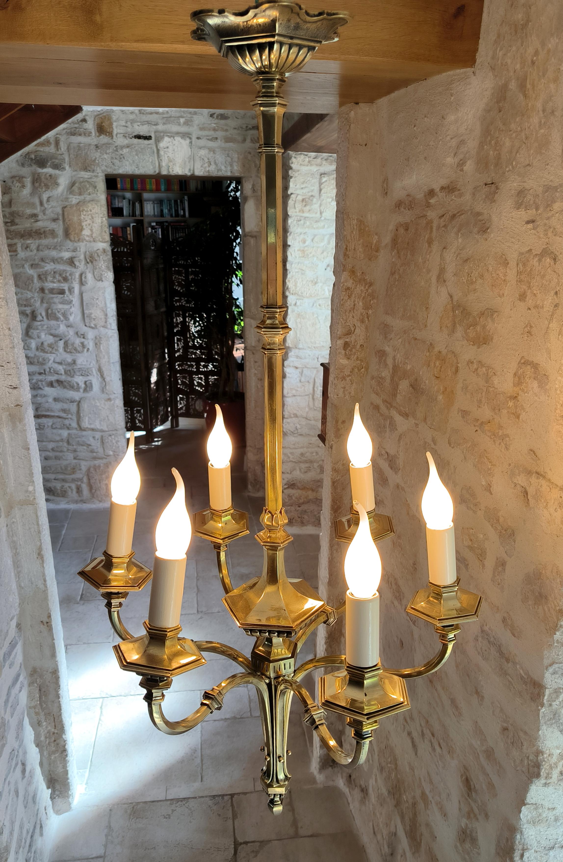Calco Lampadario antico, francese, Art Deco, a 6 posizioni, in bronzo. Circa all'inizio del 1900 in vendita