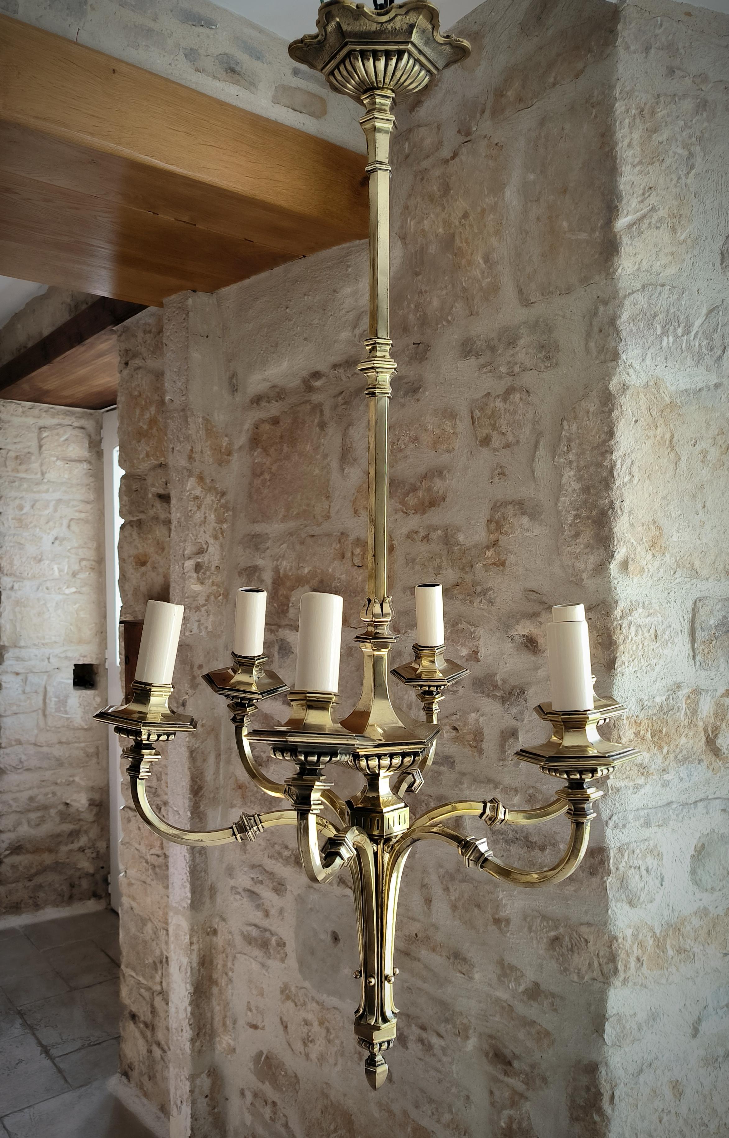 Lampadario antico, francese, Art Deco, a 6 posizioni, in bronzo. Circa all'inizio del 1900 In condizioni buone in vendita a CARENTAN-LES-MARAIS, FR