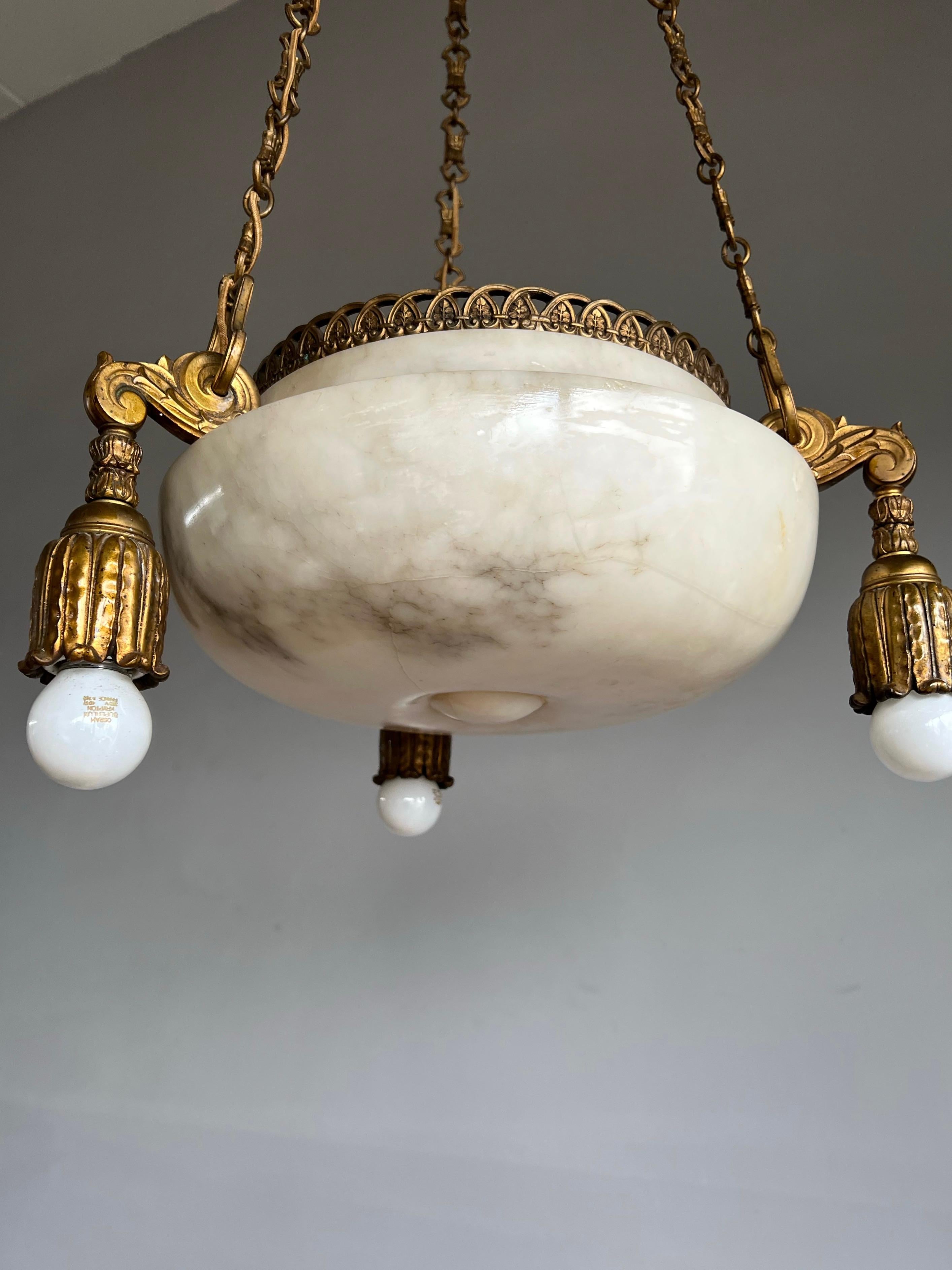 Antique French Art Deco Alabaster Pendant Light with Fine Gilt Bronze Hardware In Good Condition For Sale In Lisse, NL