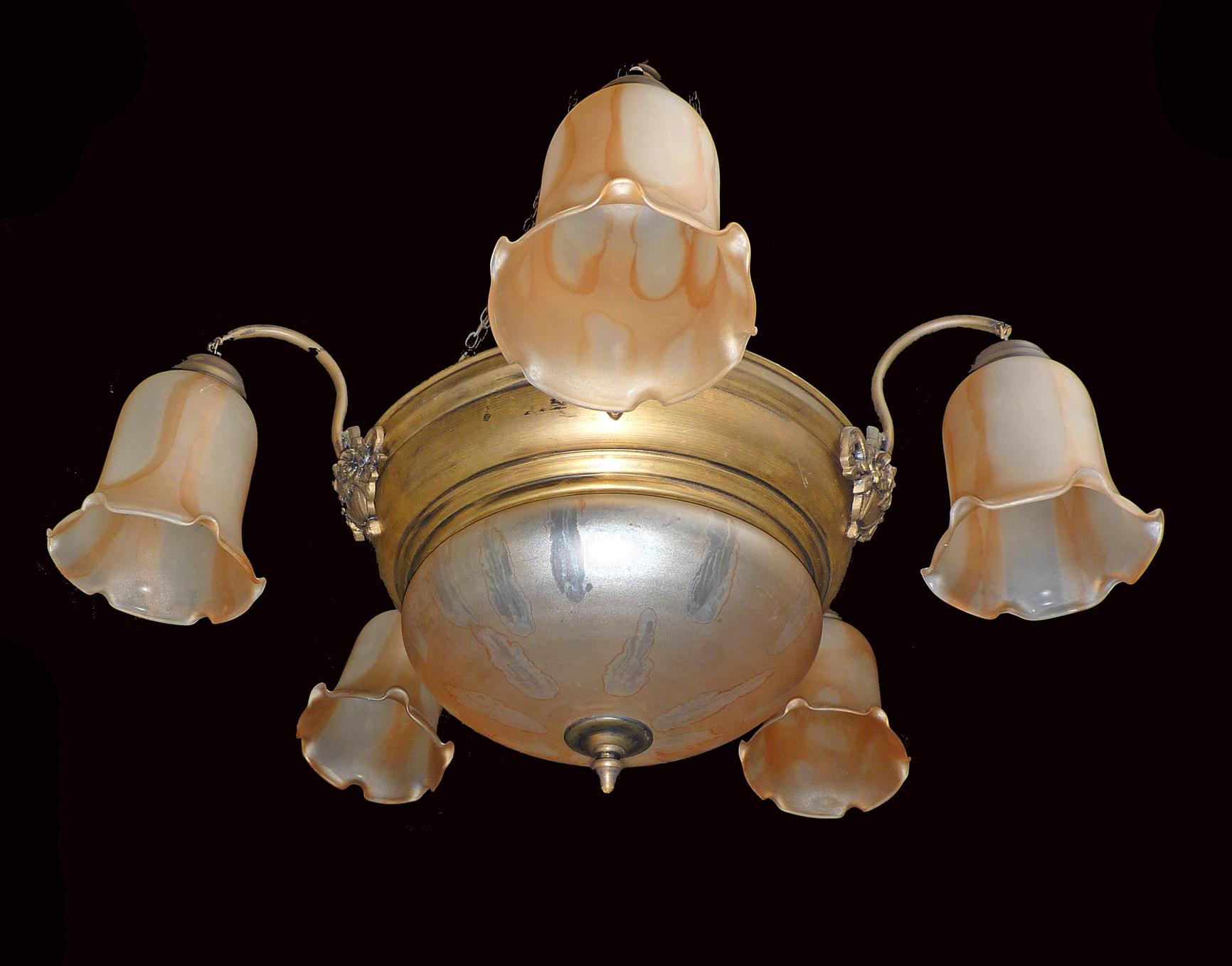 Antique French Art Deco and Art Nouveau Amber Glass 7-Light Chandelier In Excellent Condition For Sale In Coimbra, PT