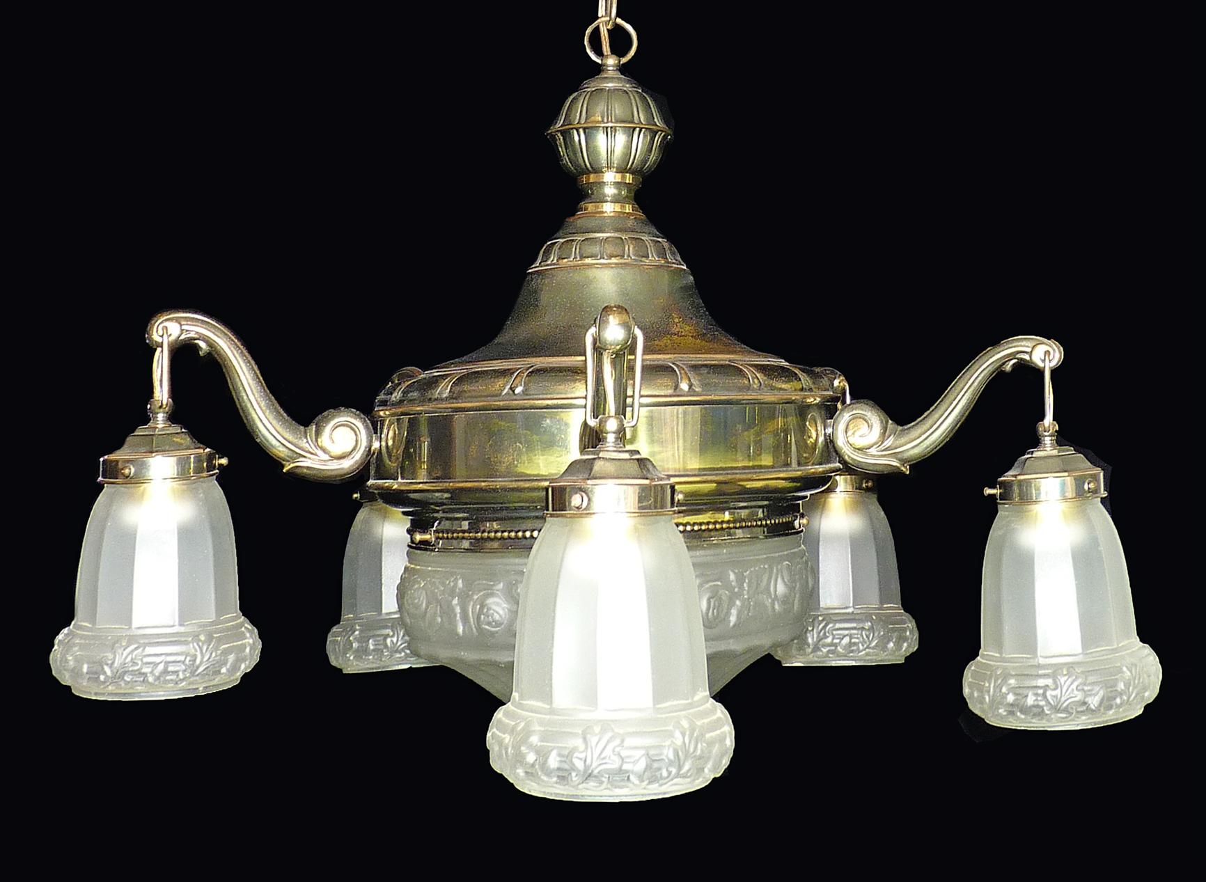 Antique French Art Deco and Art Nouveau Frosted Glass Degué Style Chandelier In Good Condition For Sale In Coimbra, PT