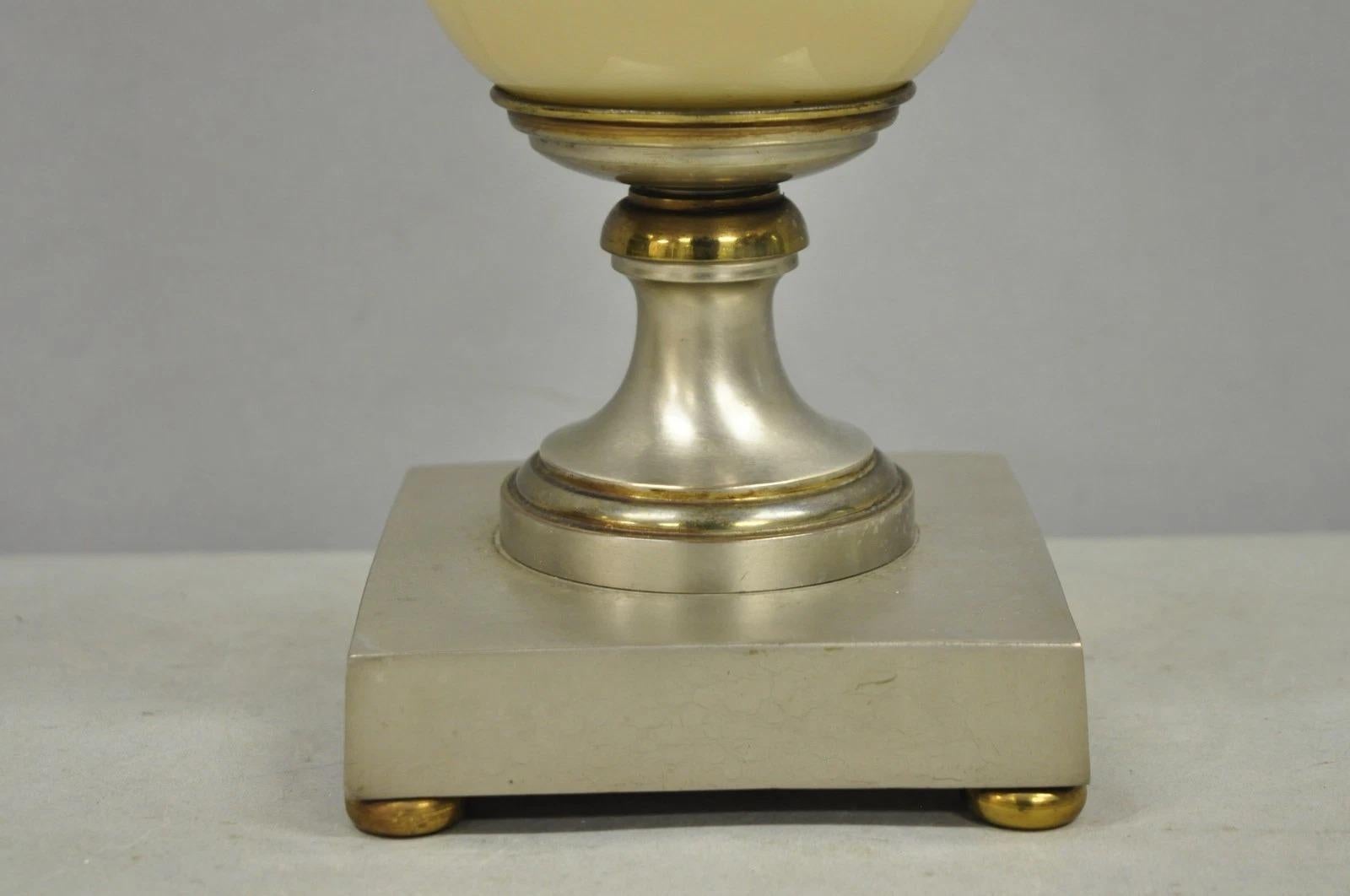 Antique French Art Deco Beige Fluted Glass Vase Metal Base Up Light Table Lamp Bon état - En vente à Philadelphia, PA