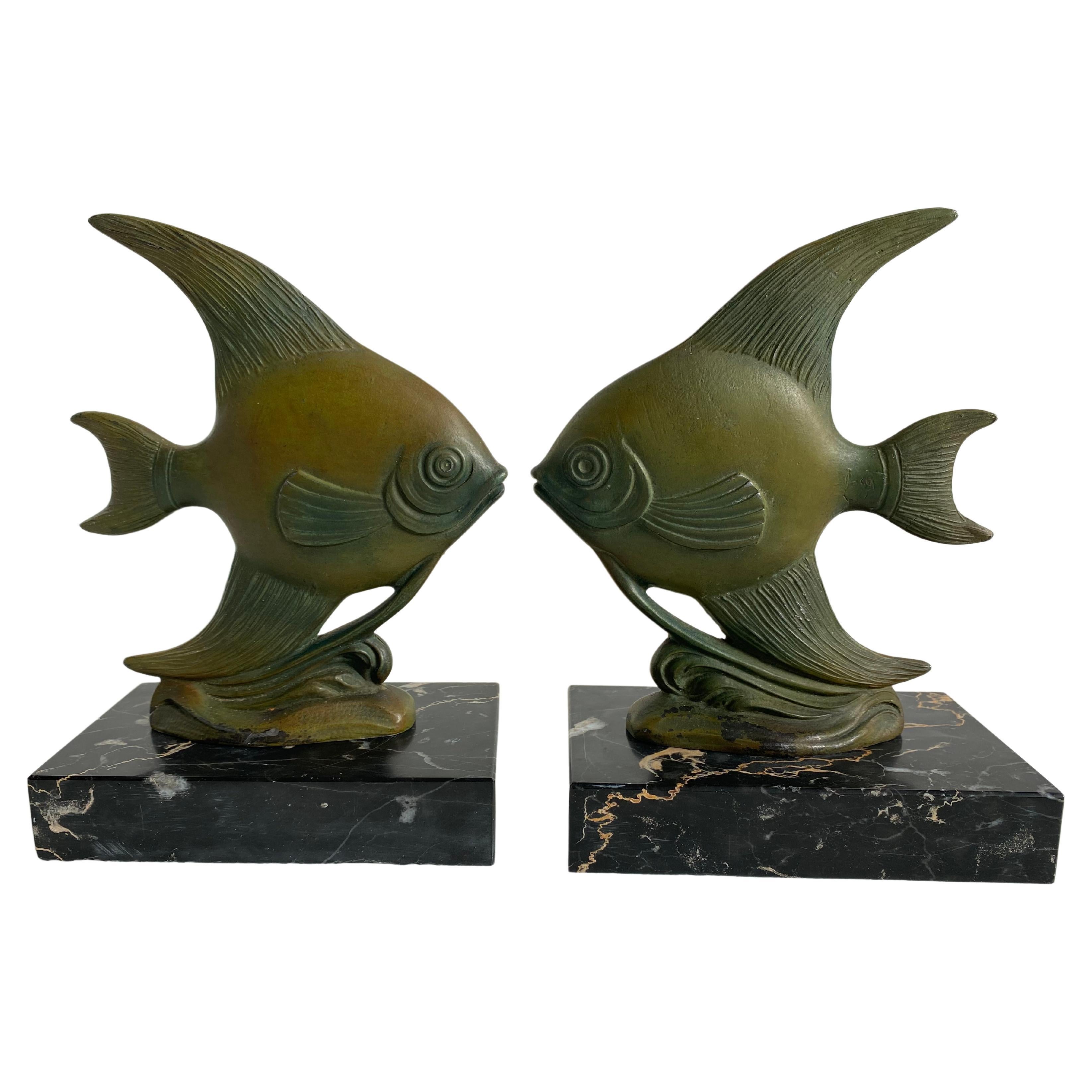 Serre-livres Art Déco français ancien poisson d'anges en marbre noir Spelter Moonfish 1930 en vente