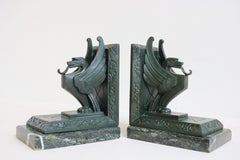 Serre-livres Art Déco français Griffins par Limousin France 1930 en marbre vert