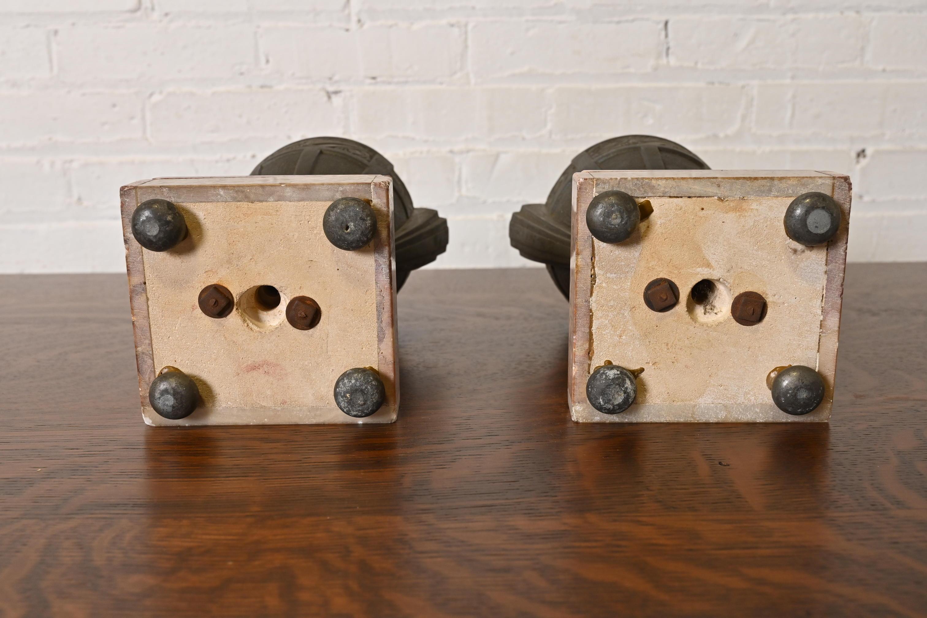 Urnes ou vases en bronze et marbre, Antique French Art Deco, Circa 1920s en vente 3