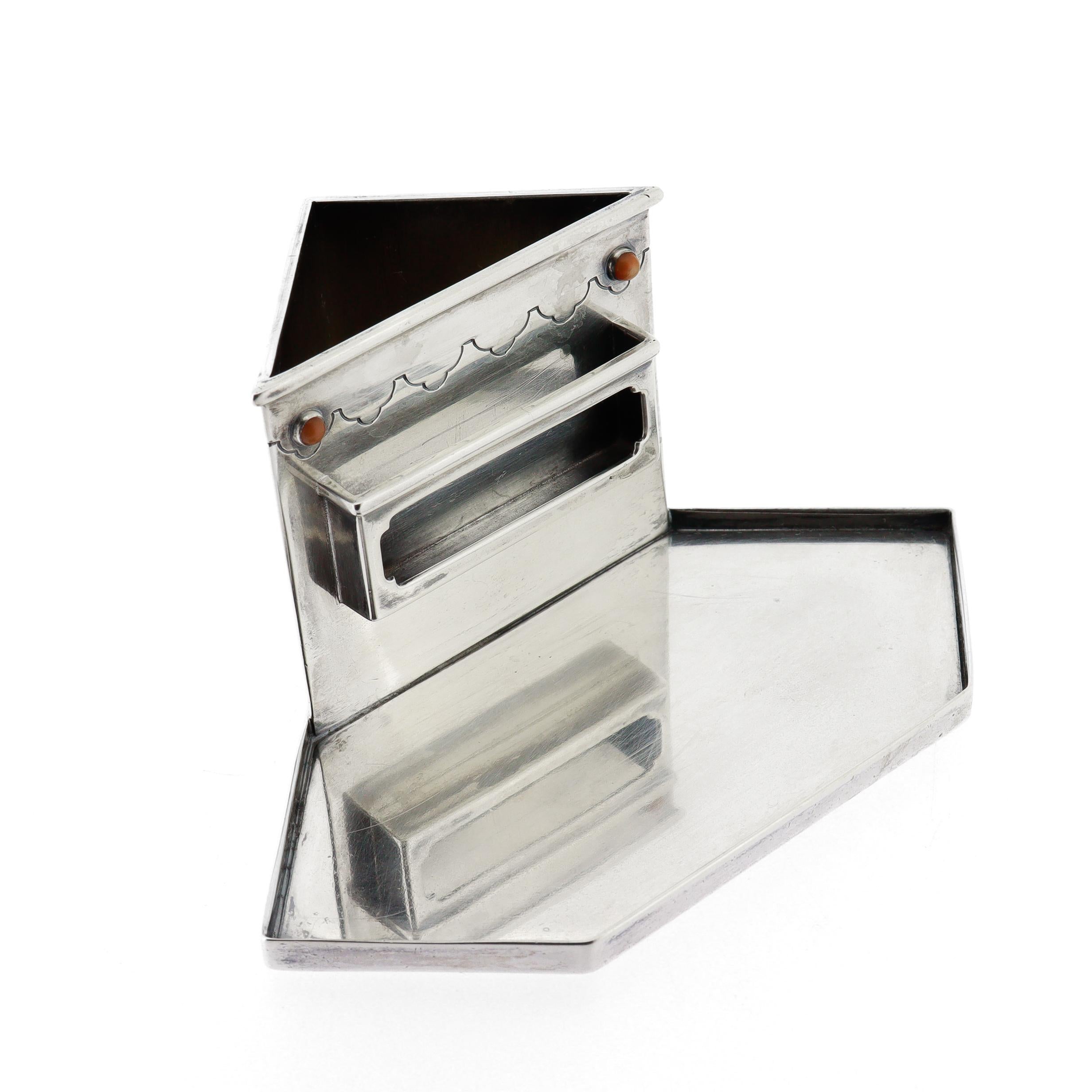 XX secolo Antique French Art Deco Cartier in argento sterling e corallo cabochon Portafiammiferi in vendita