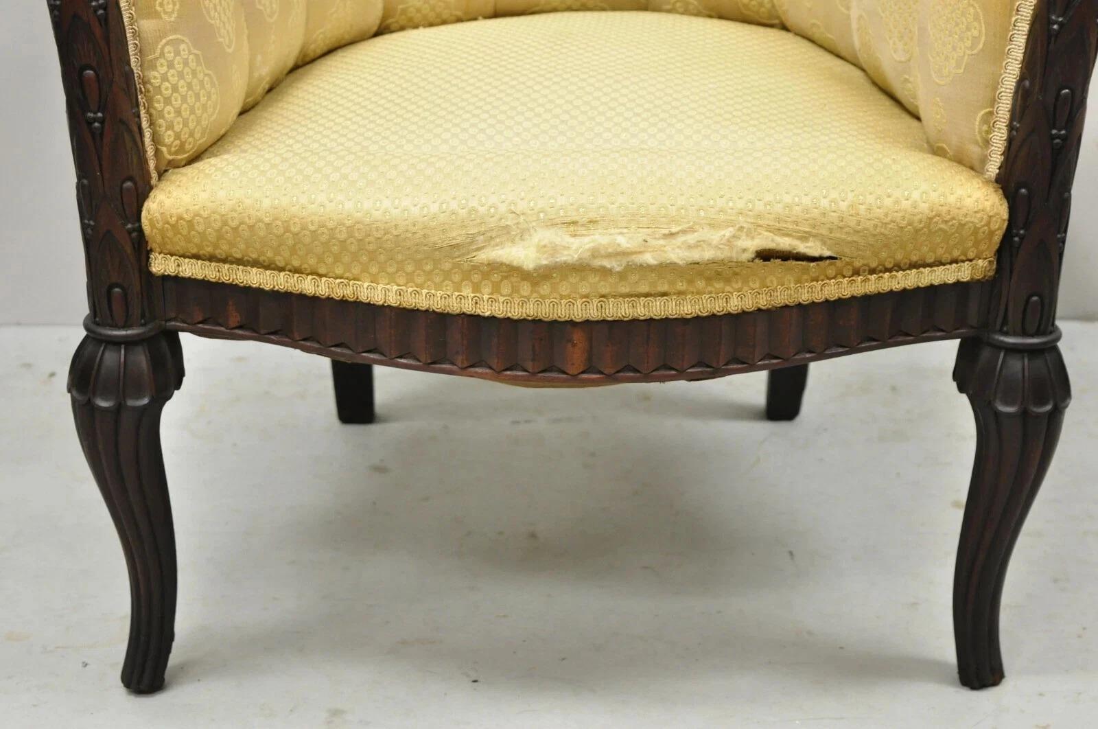 Antique French Art Deco geschnitzt Nussbaum Flügel Club Lounge Salon Sessel im Zustand „Gut“ im Angebot in Philadelphia, PA