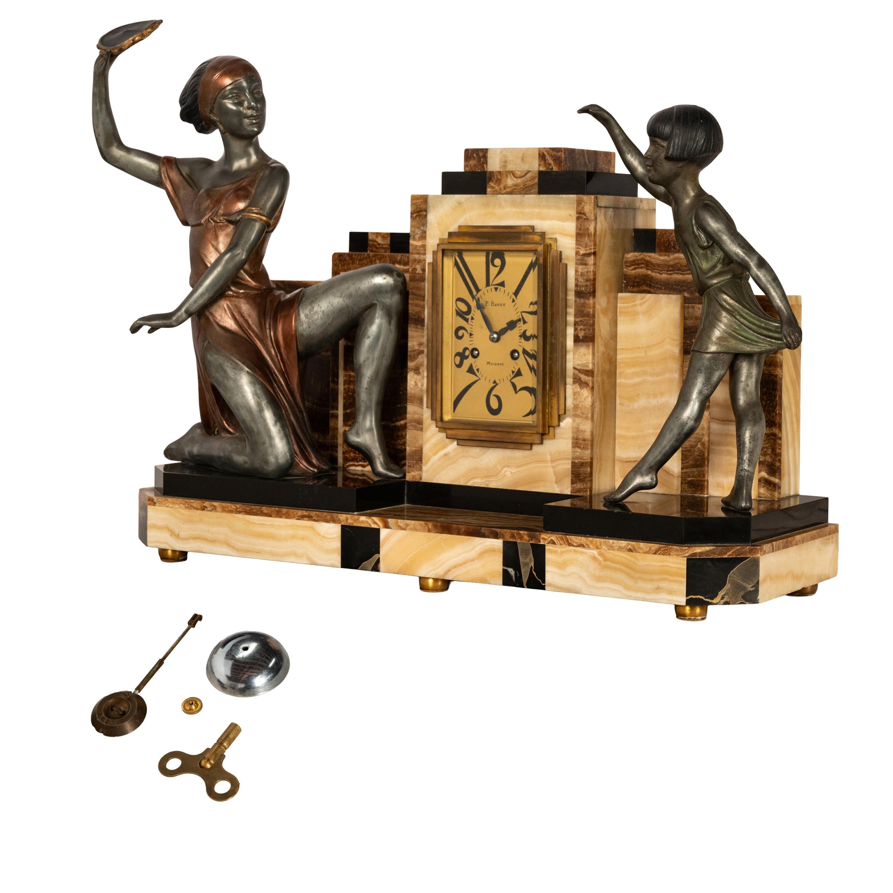 Antique French Art Deco Reloj Figural de Mármol Pintado en Frío Garniture 1925 en venta 6
