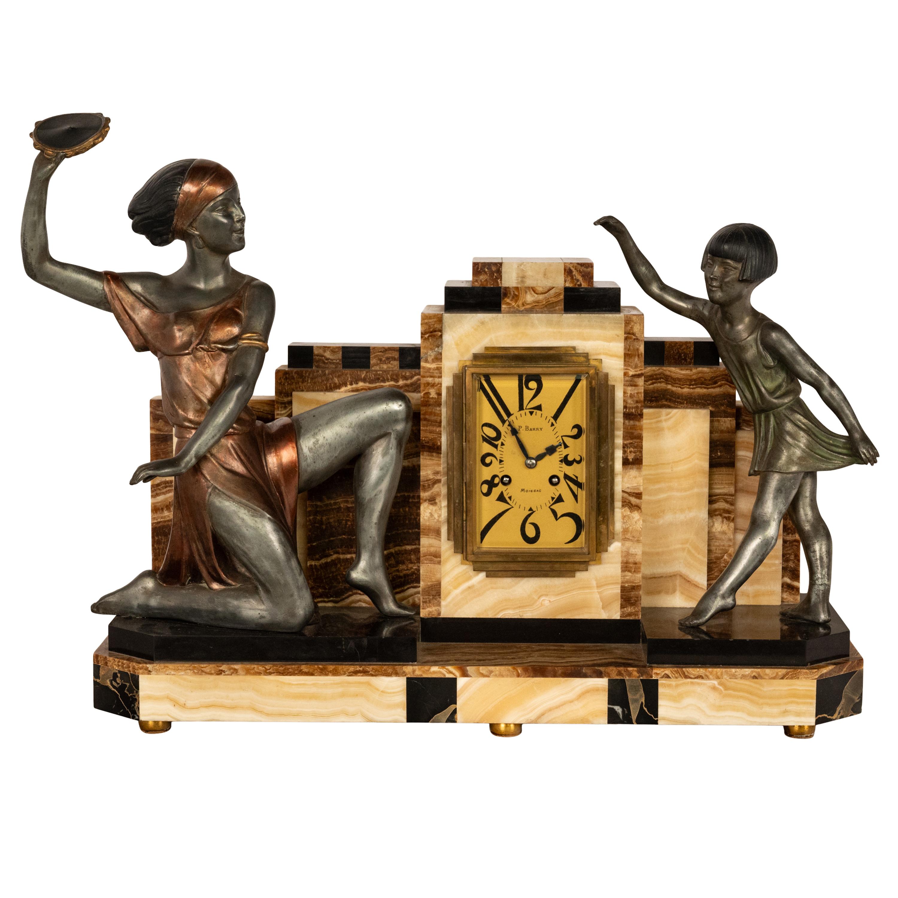 Antique French Art Deco Reloj Figural de Mármol Pintado en Frío Garniture 1925 principios del siglo XX en venta
