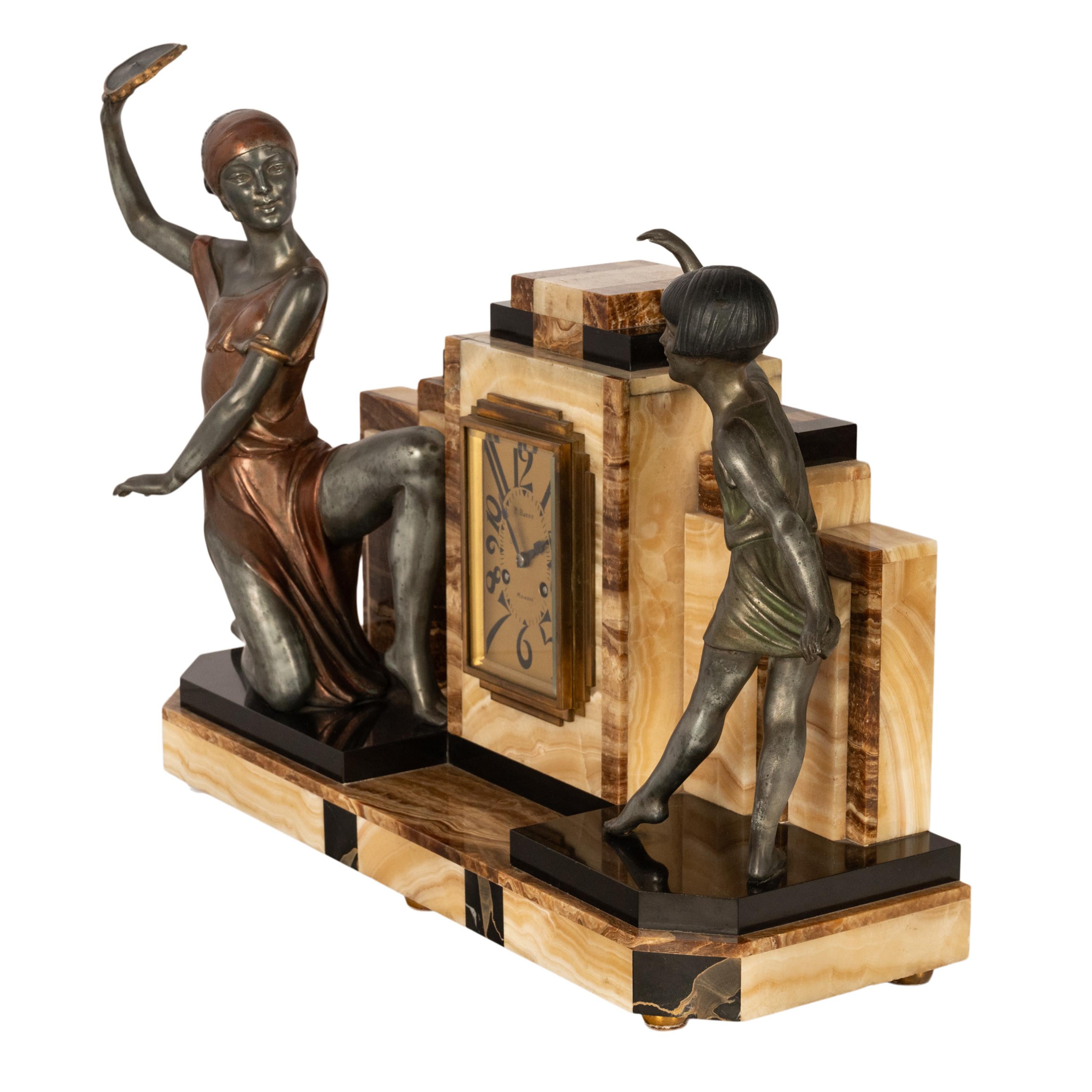 Antique French Art Deco Reloj Figural de Mármol Pintado en Frío Garniture 1925 en venta 1