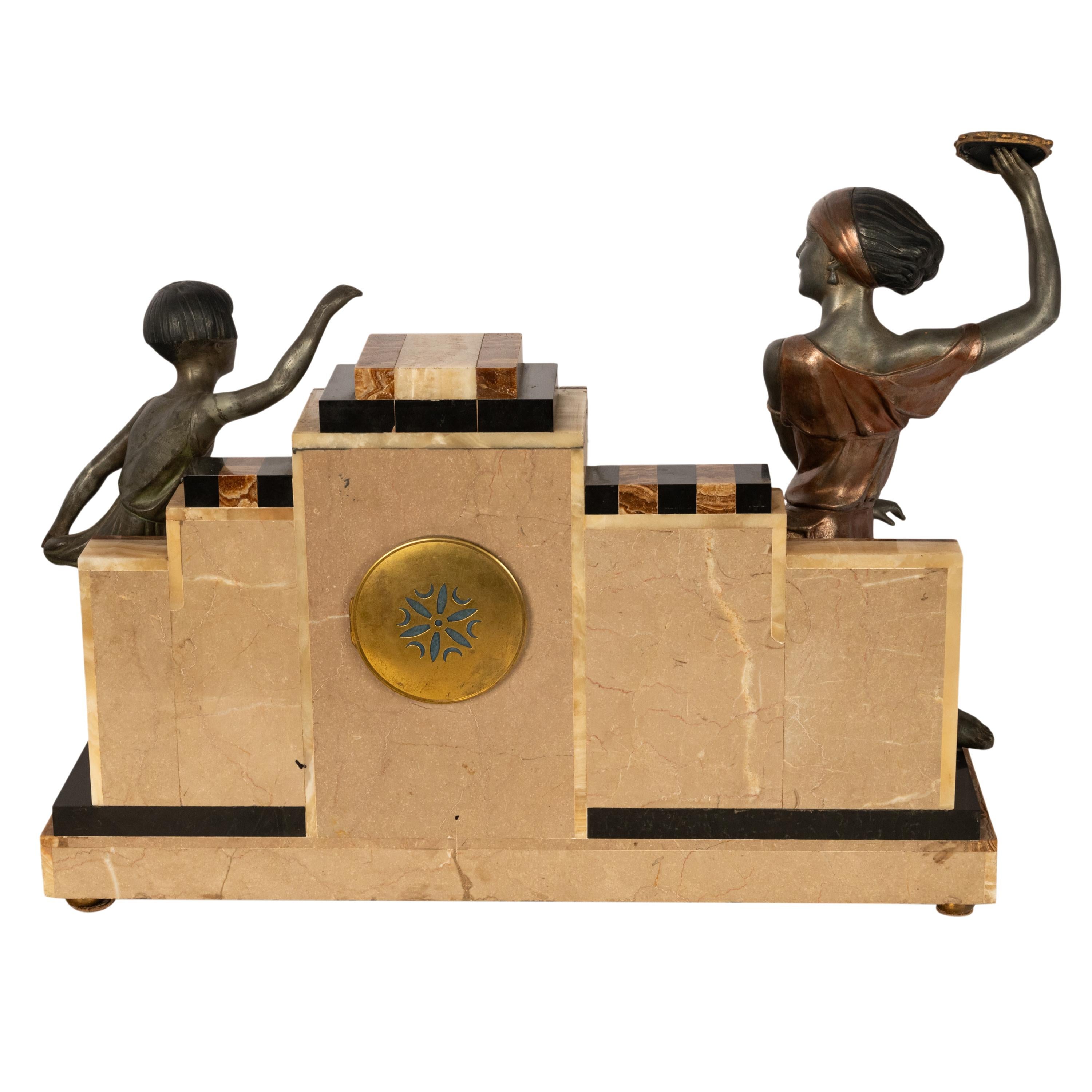 Antique French Art Deco Reloj Figural de Mármol Pintado en Frío Garniture 1925 en venta 2