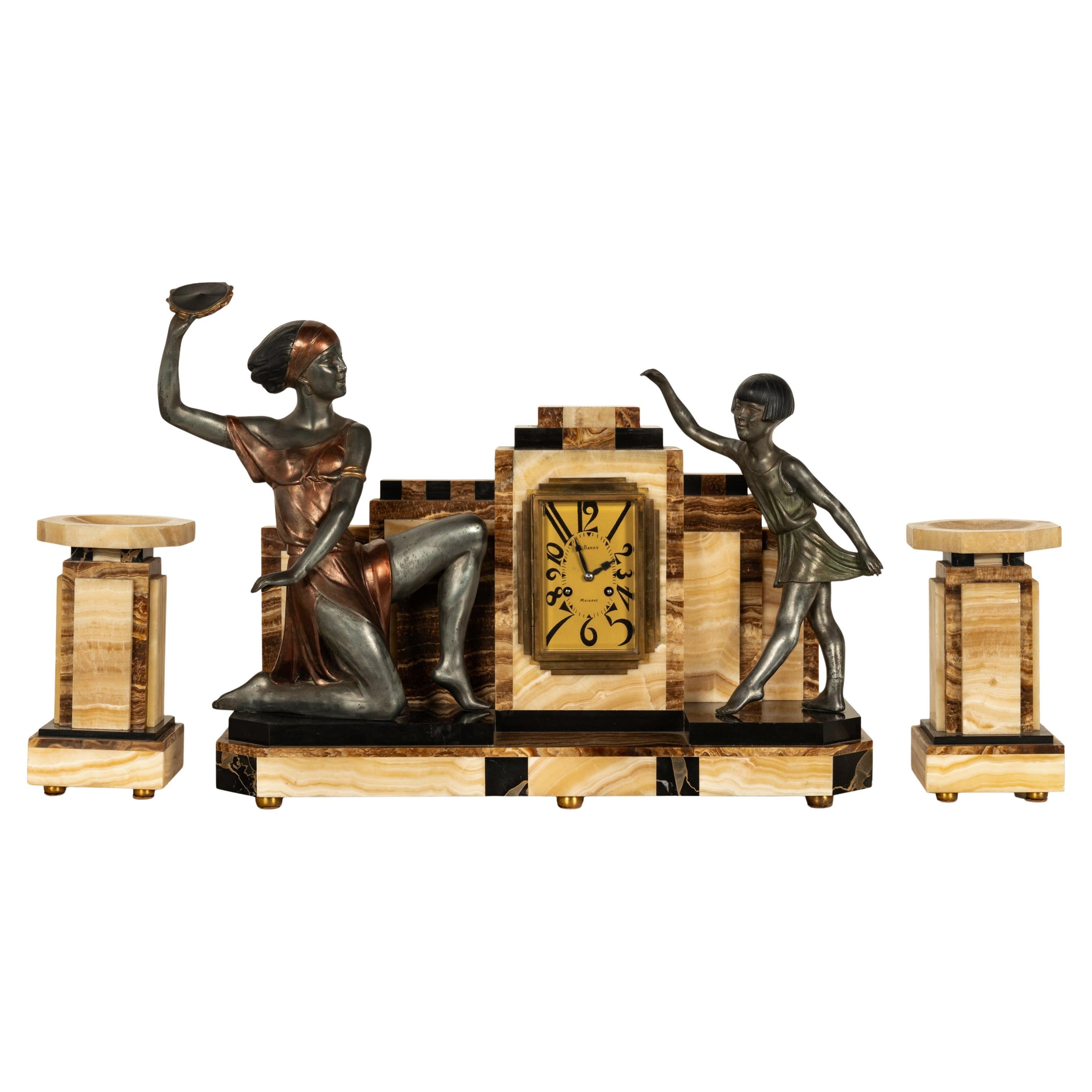 Antique French Art Deco Reloj Figural de Mármol Pintado en Frío Garniture 1925