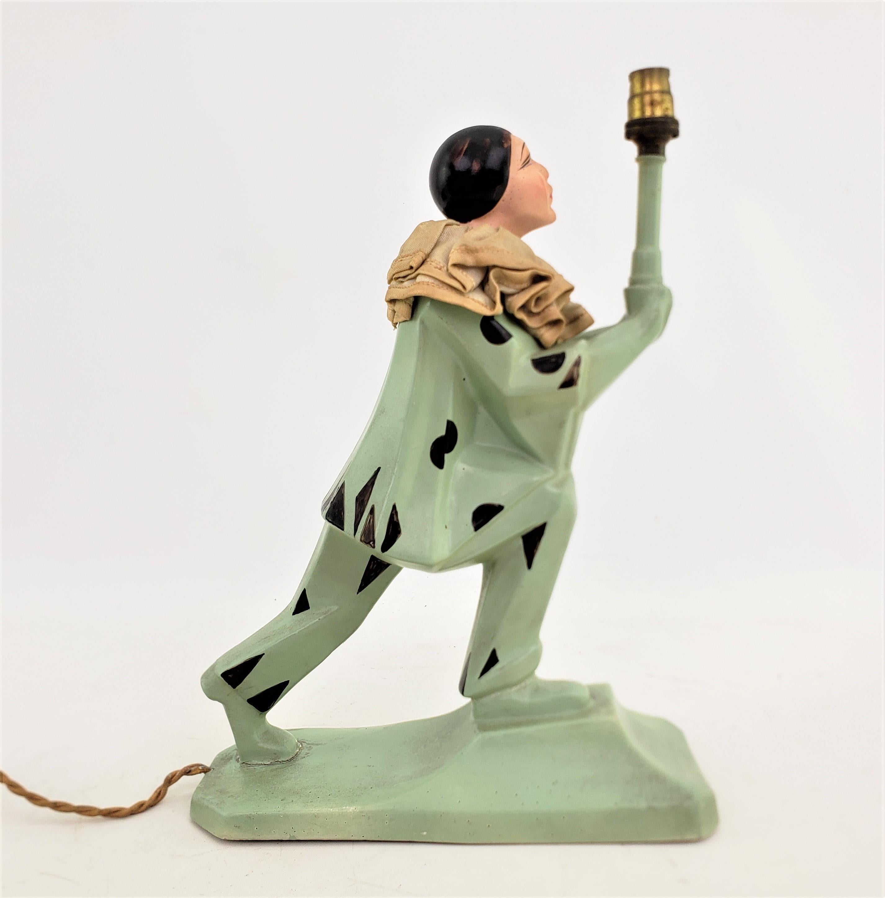 Ancienne lampe de table ou de boudoir cubiste française Art Déco, à arlequin ou clown figuratif Bon état - En vente à Hamilton, Ontario