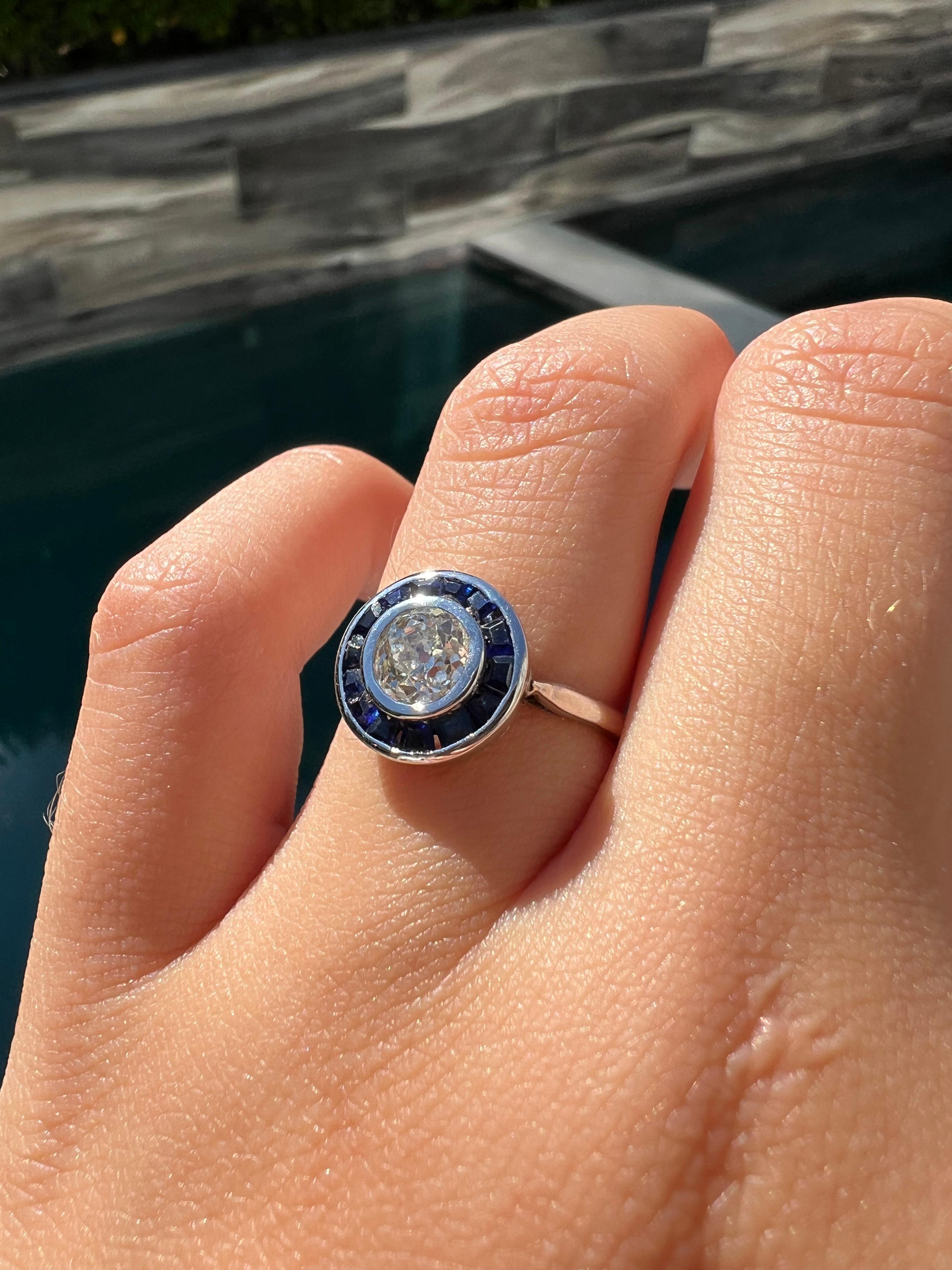 Antiker französischer Art-Déco-Ring aus Platin mit Diamanten, Saphiren und Platin 1