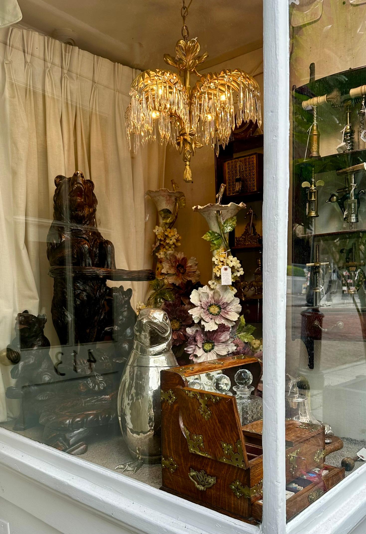 Francese Antique French Art Deco, lampadario a palme in bronzo dorato e cristallo tagliato, CIRCA 1910. in vendita