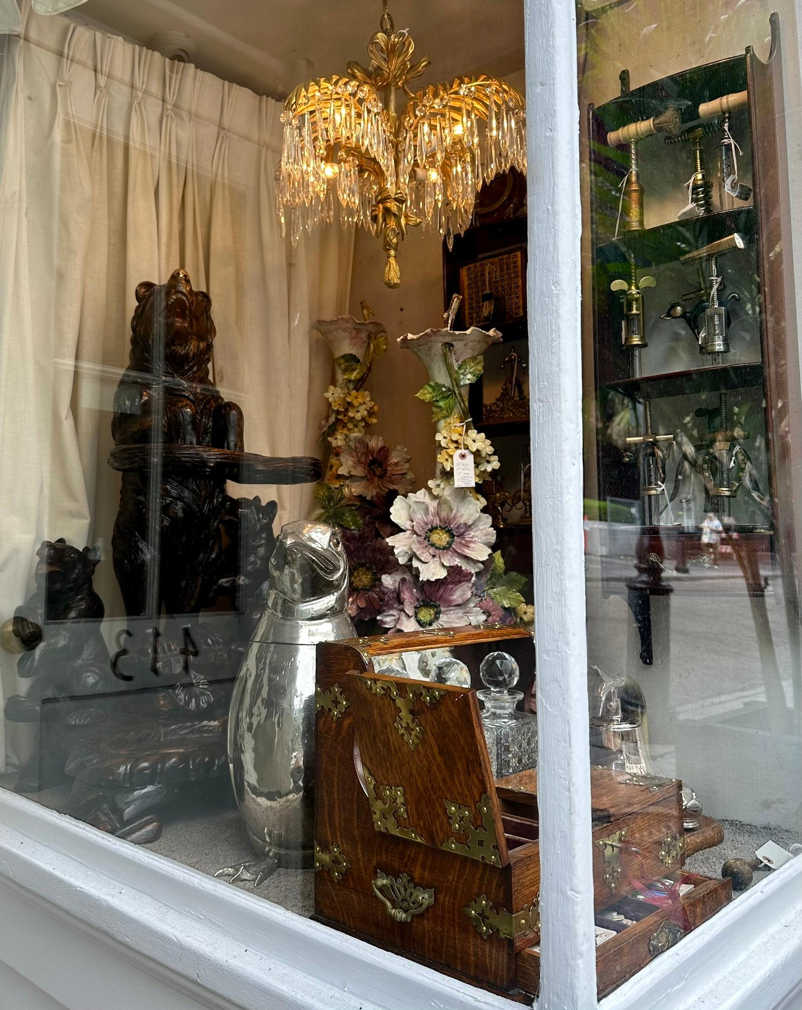Antique French Art Deco, lampadario a palme in bronzo dorato e cristallo tagliato, CIRCA 1910. In condizioni buone in vendita a New Orleans, LA
