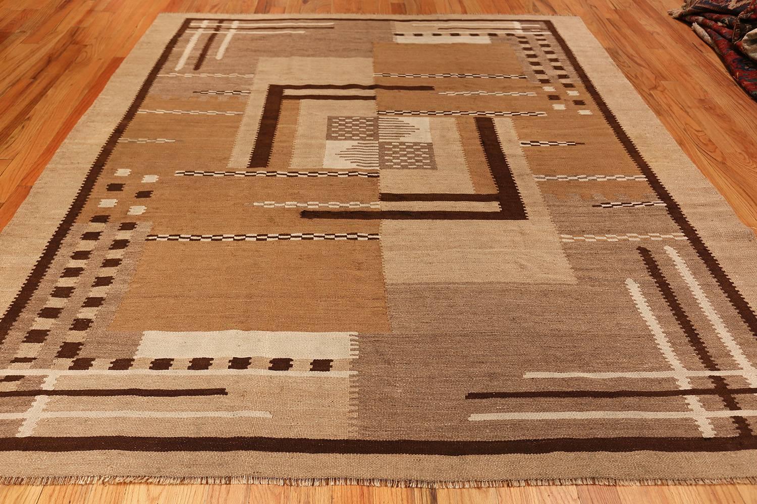 Tissé à la main Tapis Kilim Art Déco français ancien. 7 pieds 6 po. x 8 pieds 10 po. en vente