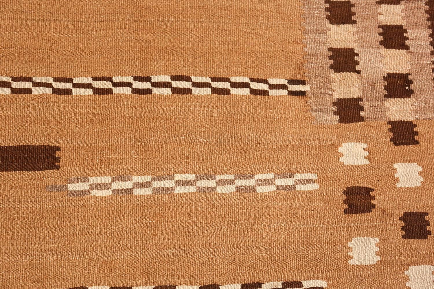 20ième siècle Tapis Kilim Art Déco français ancien. 7 pieds 6 po. x 8 pieds 10 po. en vente