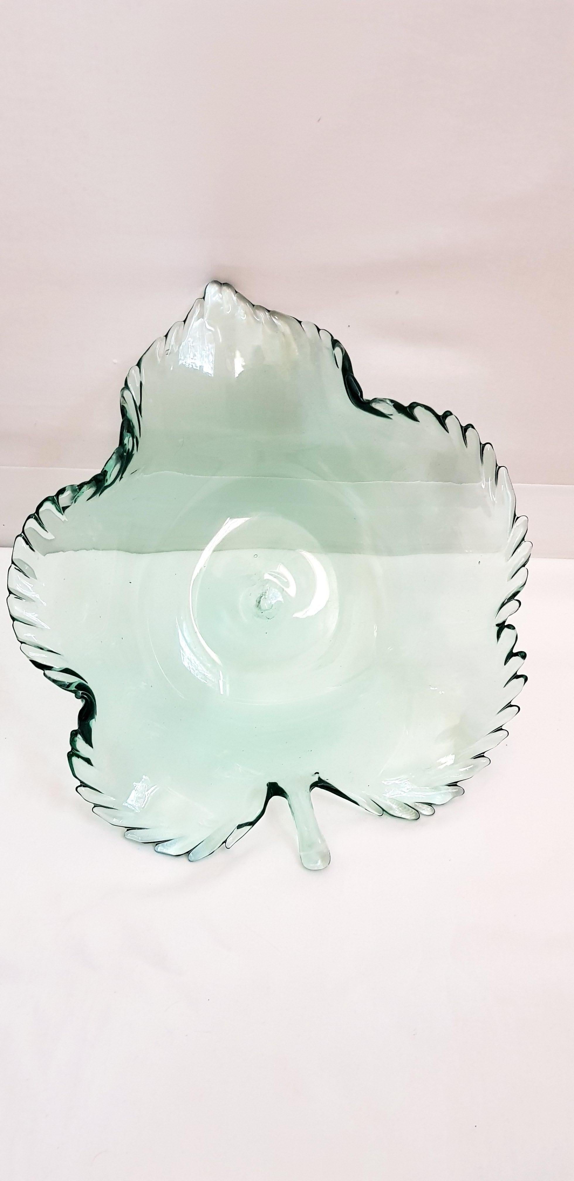 Beautiful antique French Art deco leaf bowl, hand made green colour brilliant condition.