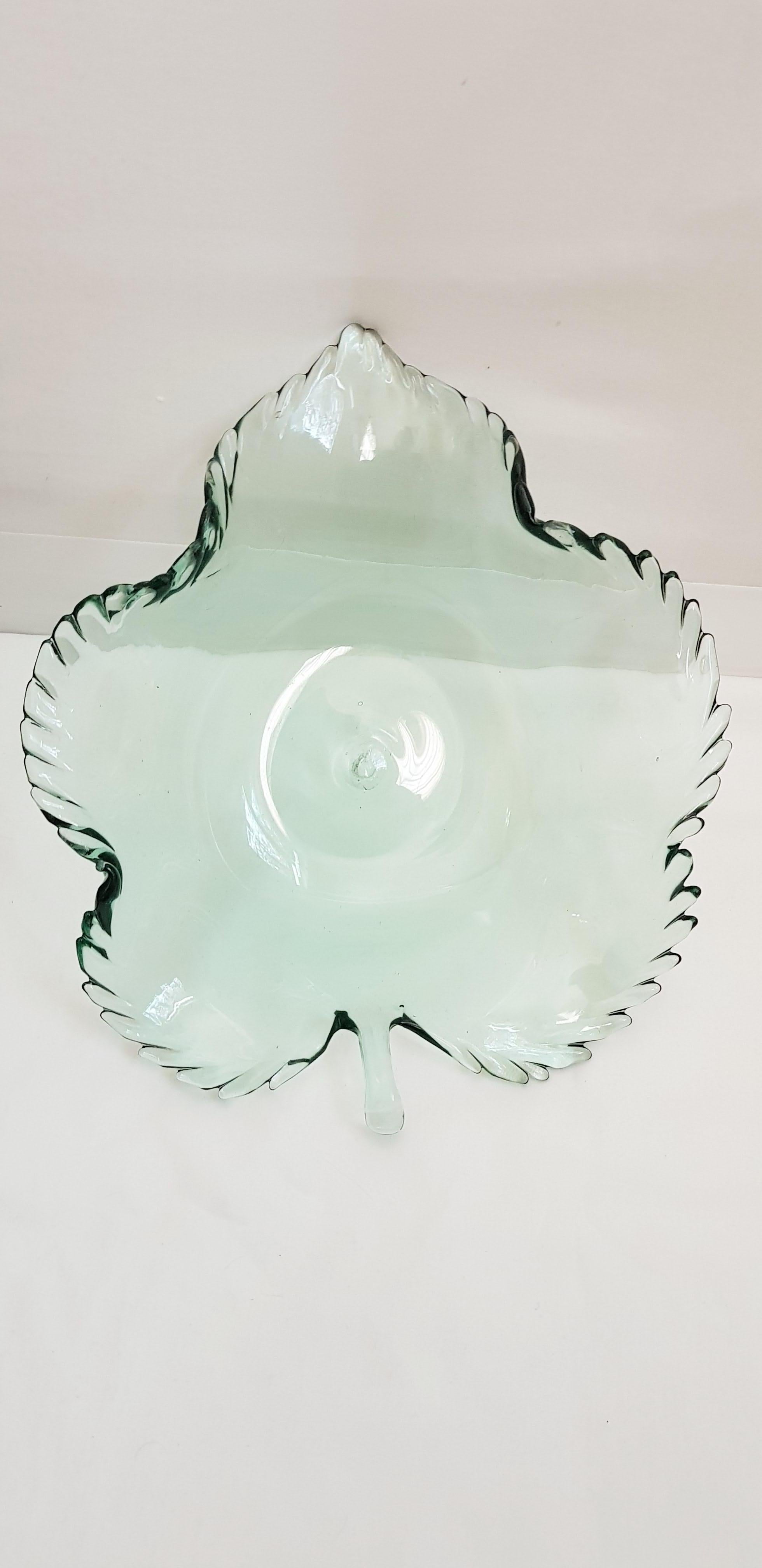 Antique French Art Deco Large Leaf Bowl In Excellent Condition For Sale In Grantham, GB