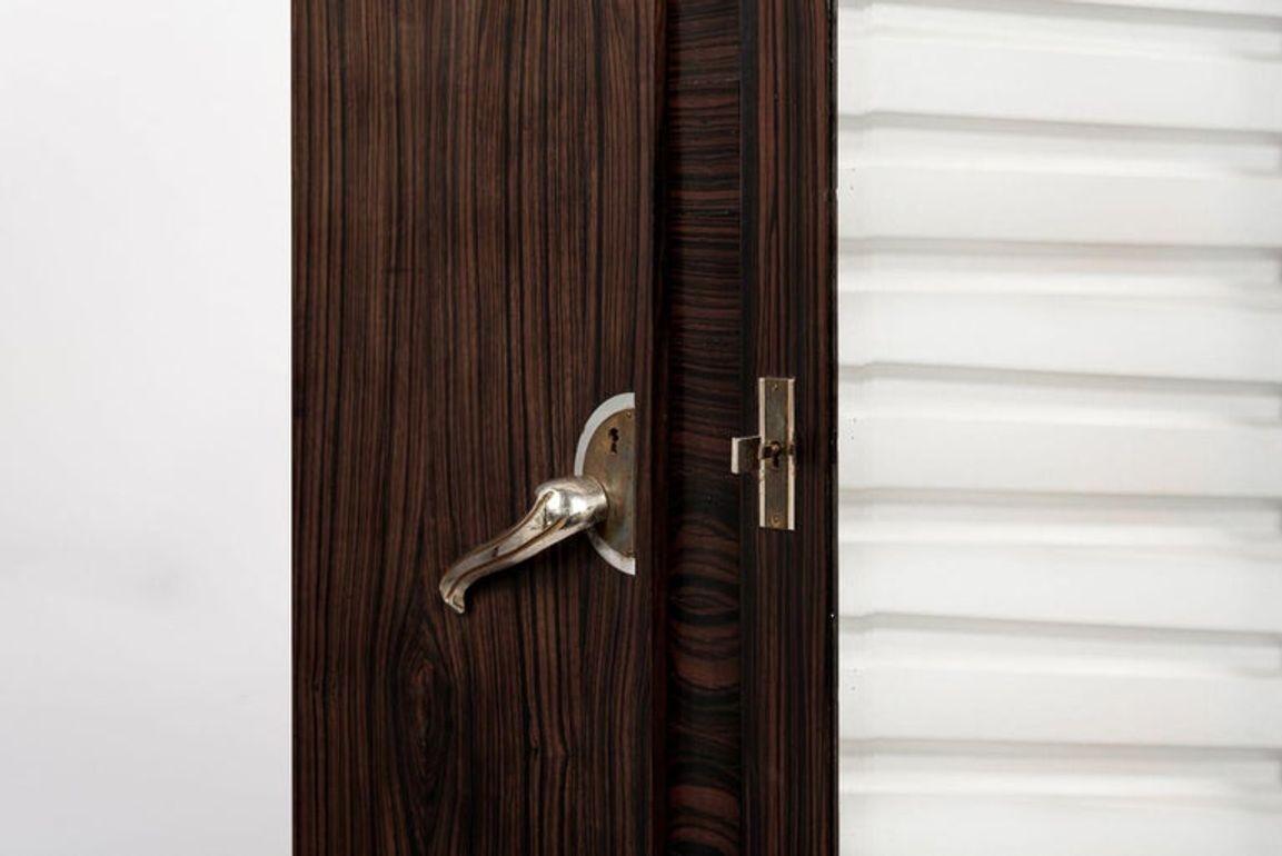 Armario Armario Antiguo Art Decó Francés de Madera de Ébano de Macassar, Años 40 en venta 7