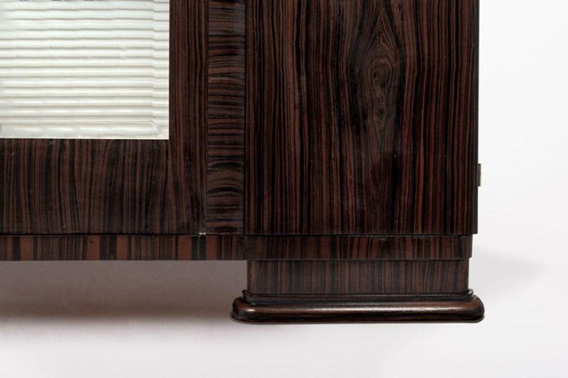 Armario Armario Antiguo Art Decó Francés de Madera de Ébano de Macassar, Años 40 en venta 1