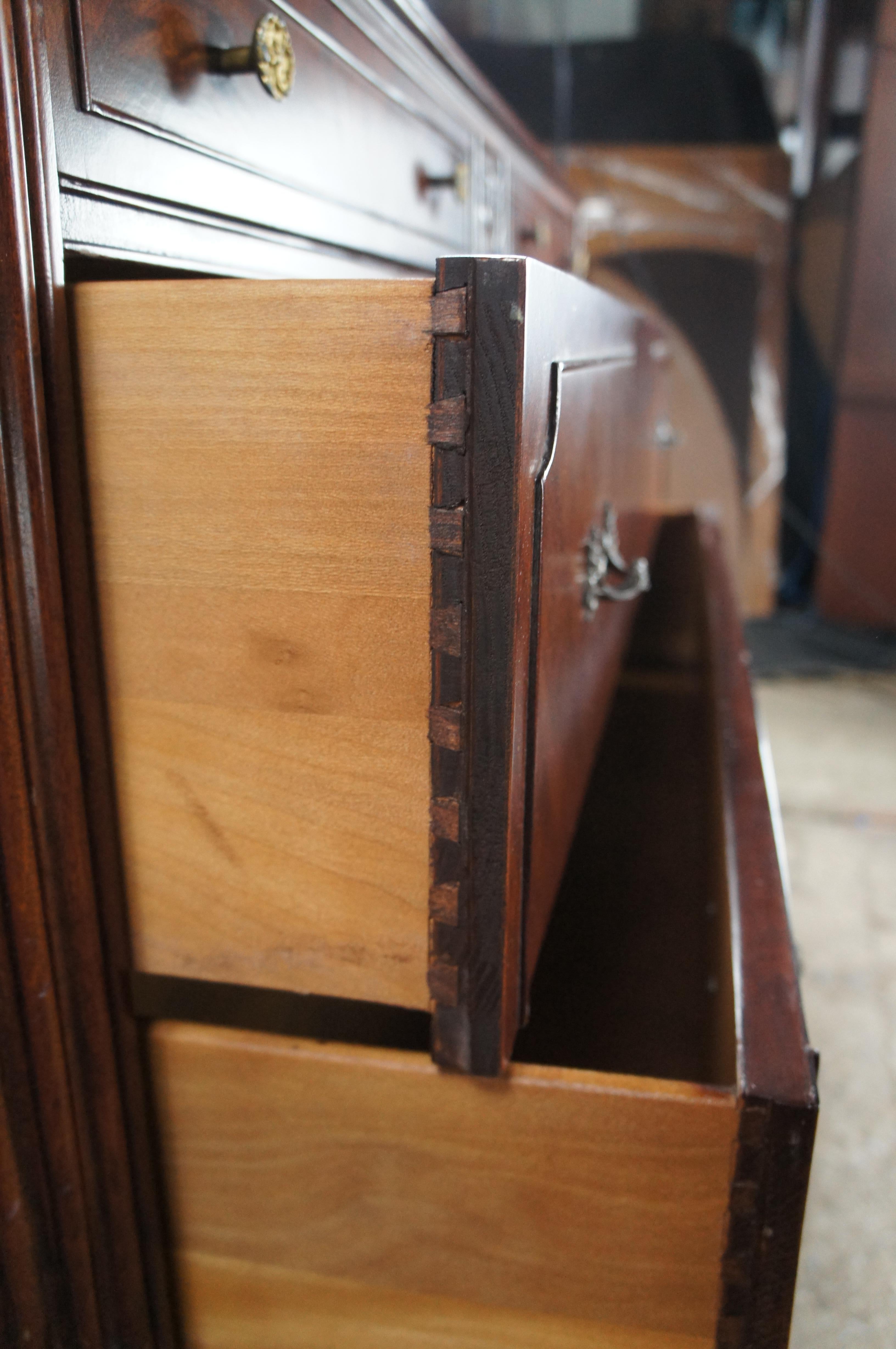 Aparador aparador Lowboy francés Art Decó de marquetería de caoba con incrustaciones en venta 5