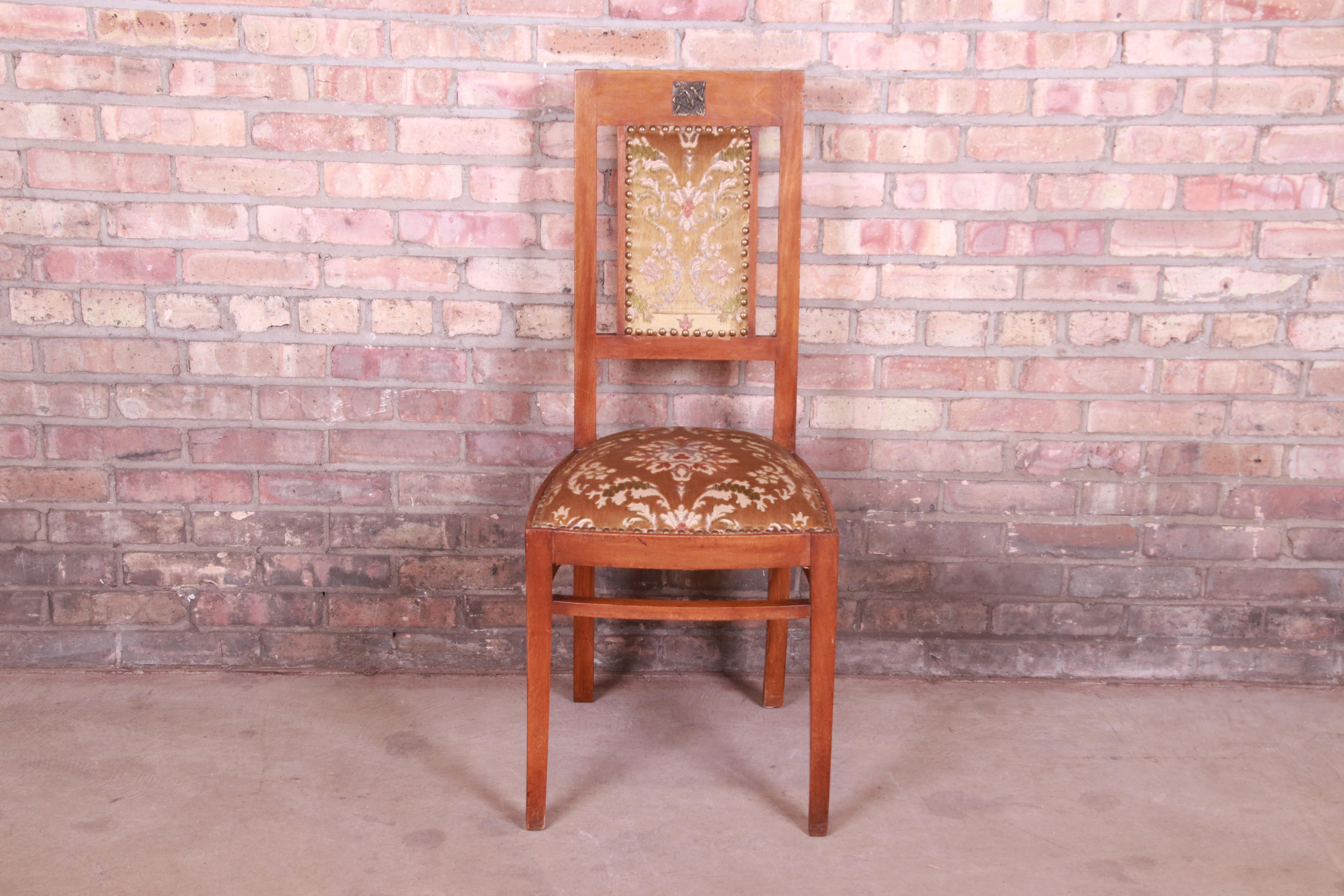 A gorgeous Art Deco side chair or desk chair

France, circa 1920s

Mahogany, with brass inset and cut velvet upholstery.

Measures: 16.5
