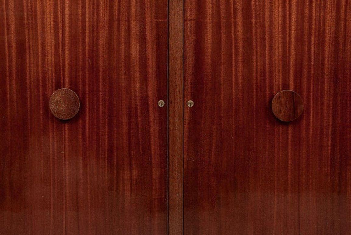 Antique French Art Deco Mobile Sideboard in mogano di Andre Sornay In condizioni buone in vendita a Detroit, MI