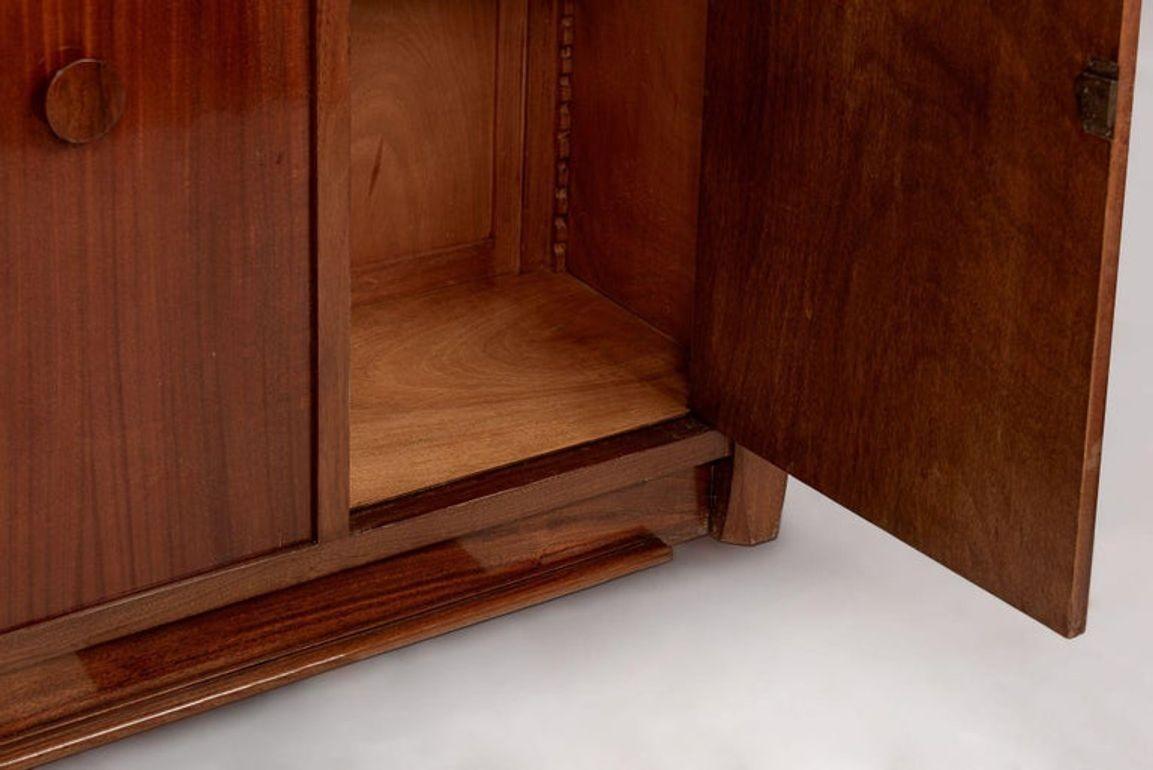 Ottone Antique French Art Deco Mobile Sideboard in mogano di Andre Sornay in vendita