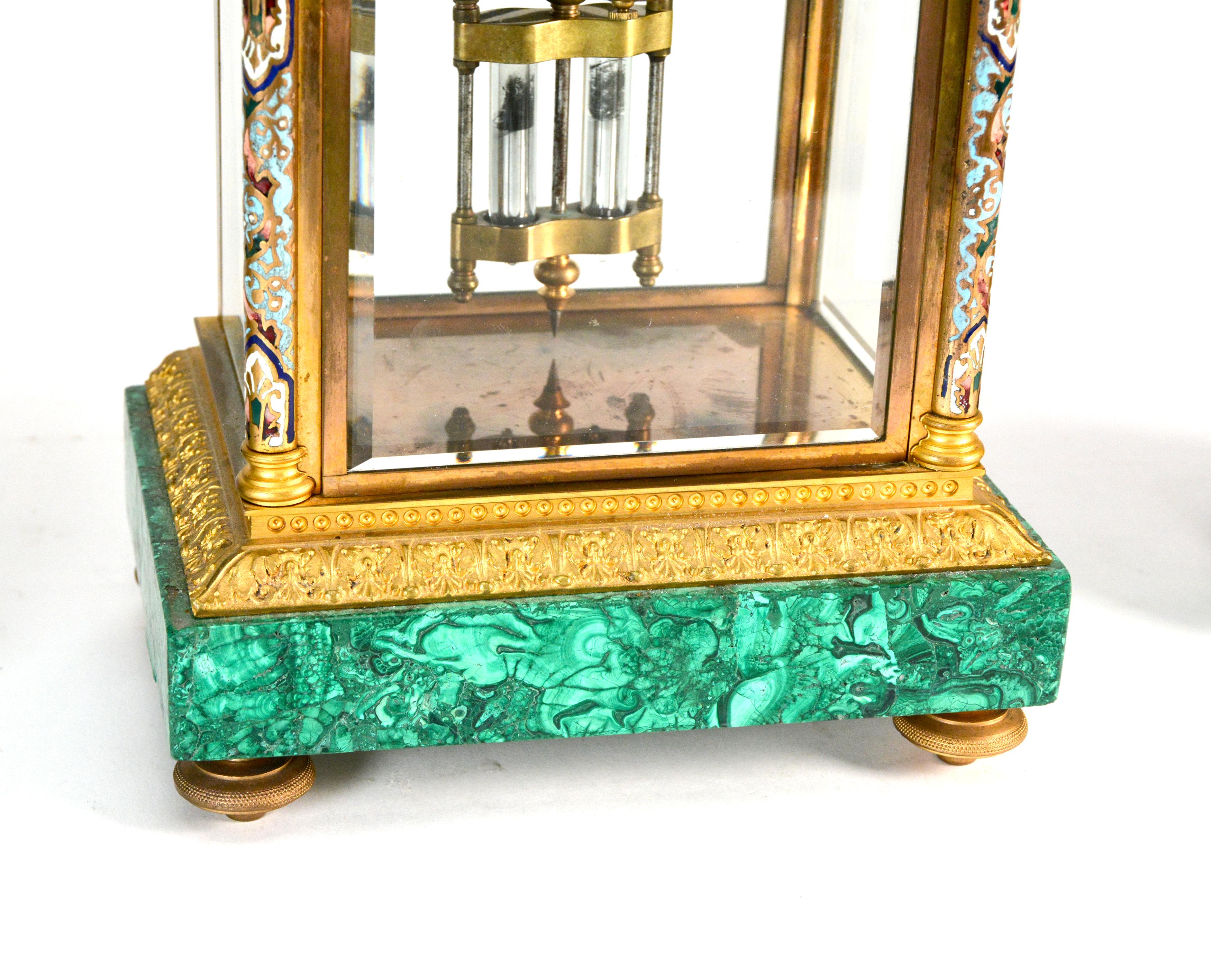 Antique French Art Decó Reloj de manto regulador de malaquita y cristal champleve en venta 5
