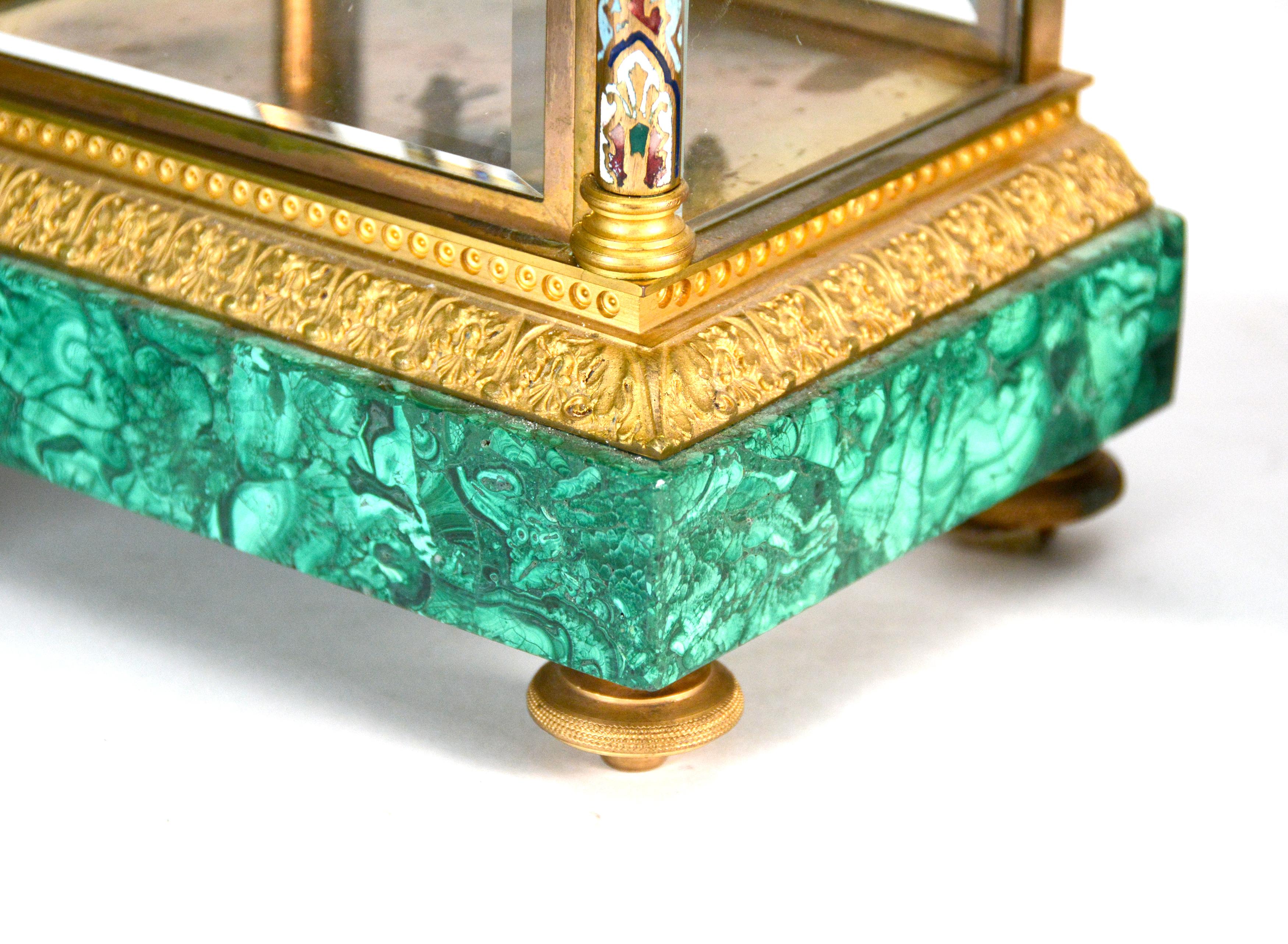 Antique French Art Decó Reloj de manto regulador de malaquita y cristal champleve en venta 7