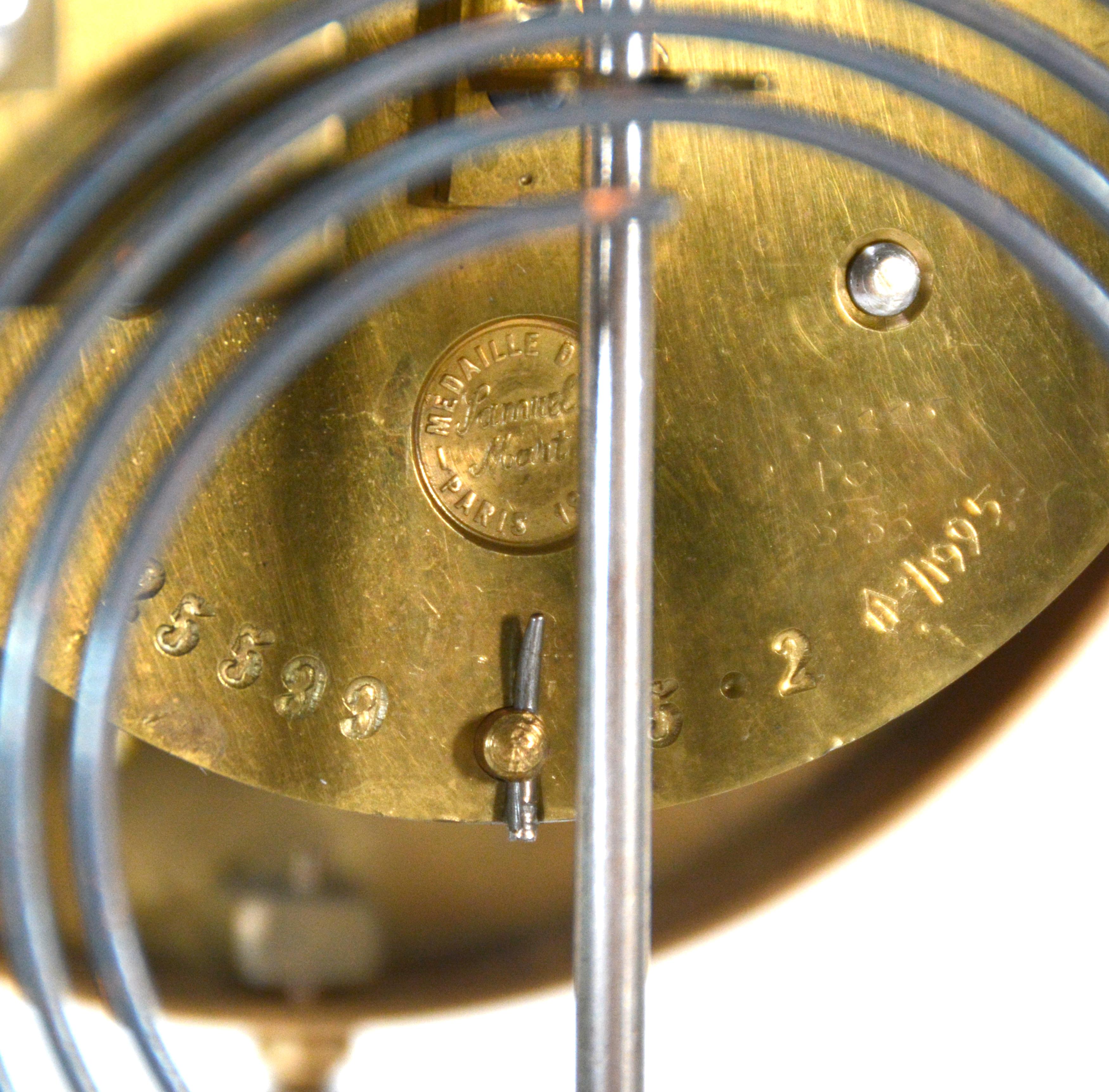 Antique French Art Decó Reloj de manto regulador de malaquita y cristal champleve en venta 11