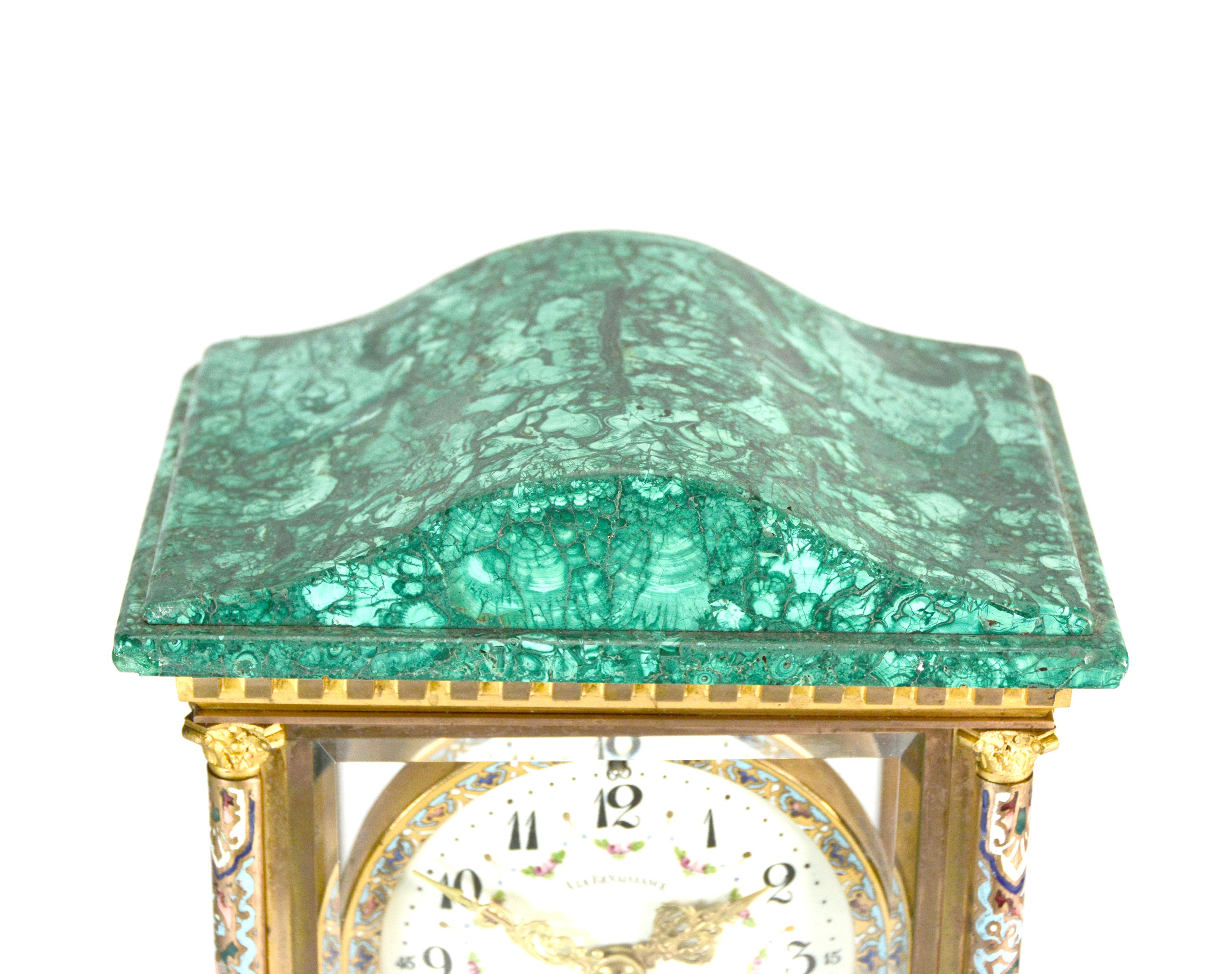 Antique French Art Decó Reloj de manto regulador de malaquita y cristal champleve en venta 1