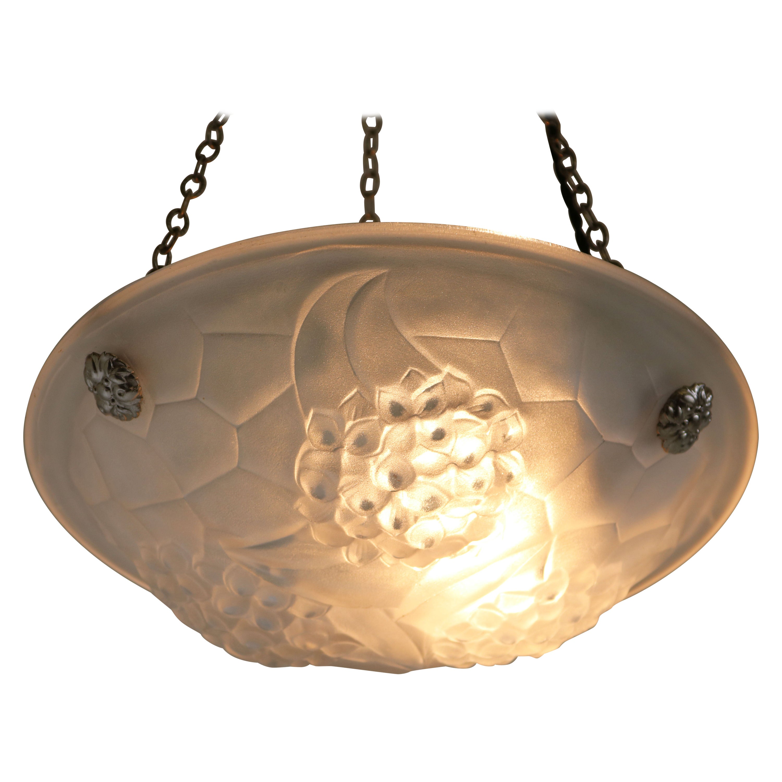 Antique French Art Deco Pendant / Chandelier di David Gueron Degue in vetro bianco