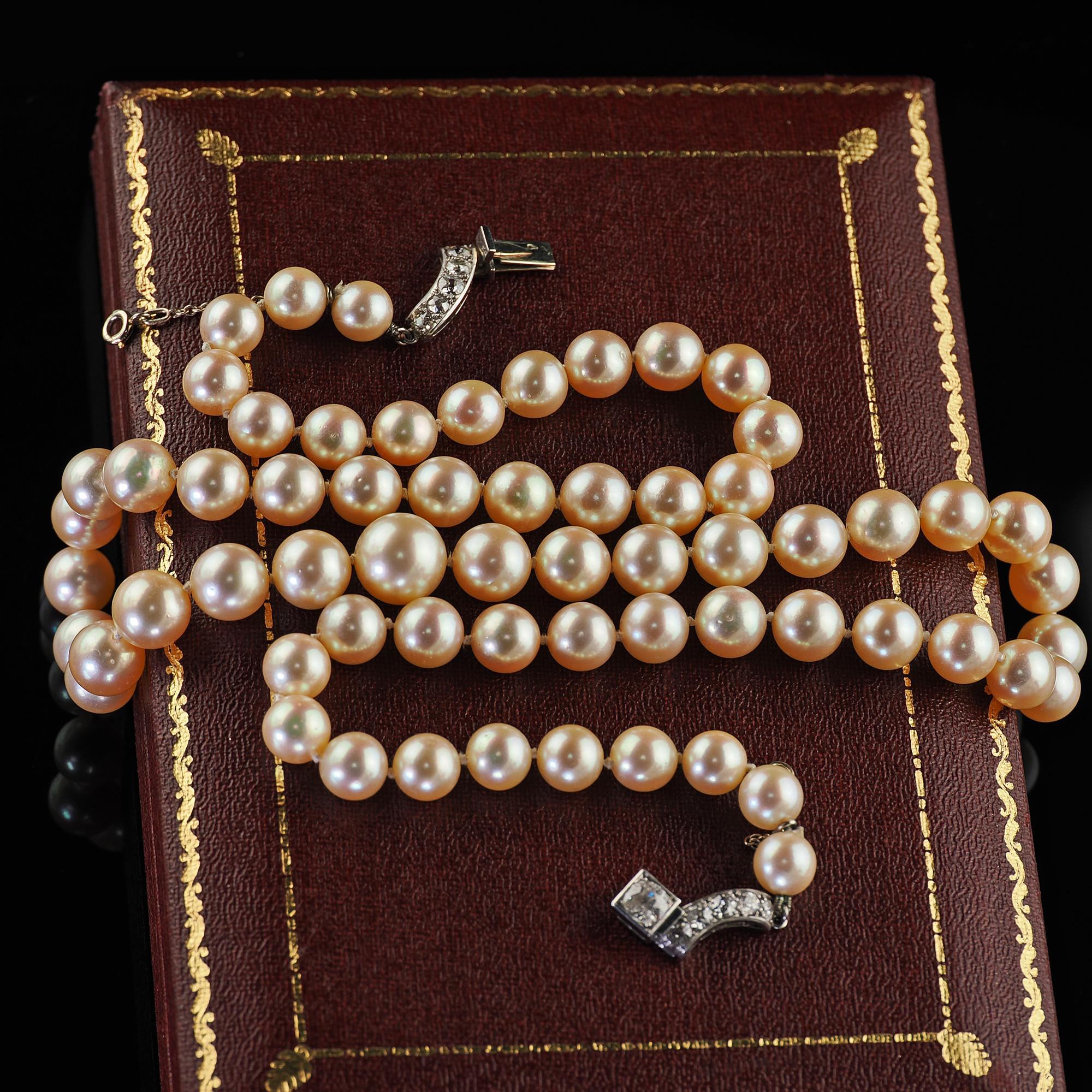 Antique French Art Deco Platinum Old Euro Diamond Akoya Pearl Strand Necklace (Collana di perle Akoya) In condizioni buone in vendita a Great Neck, NY