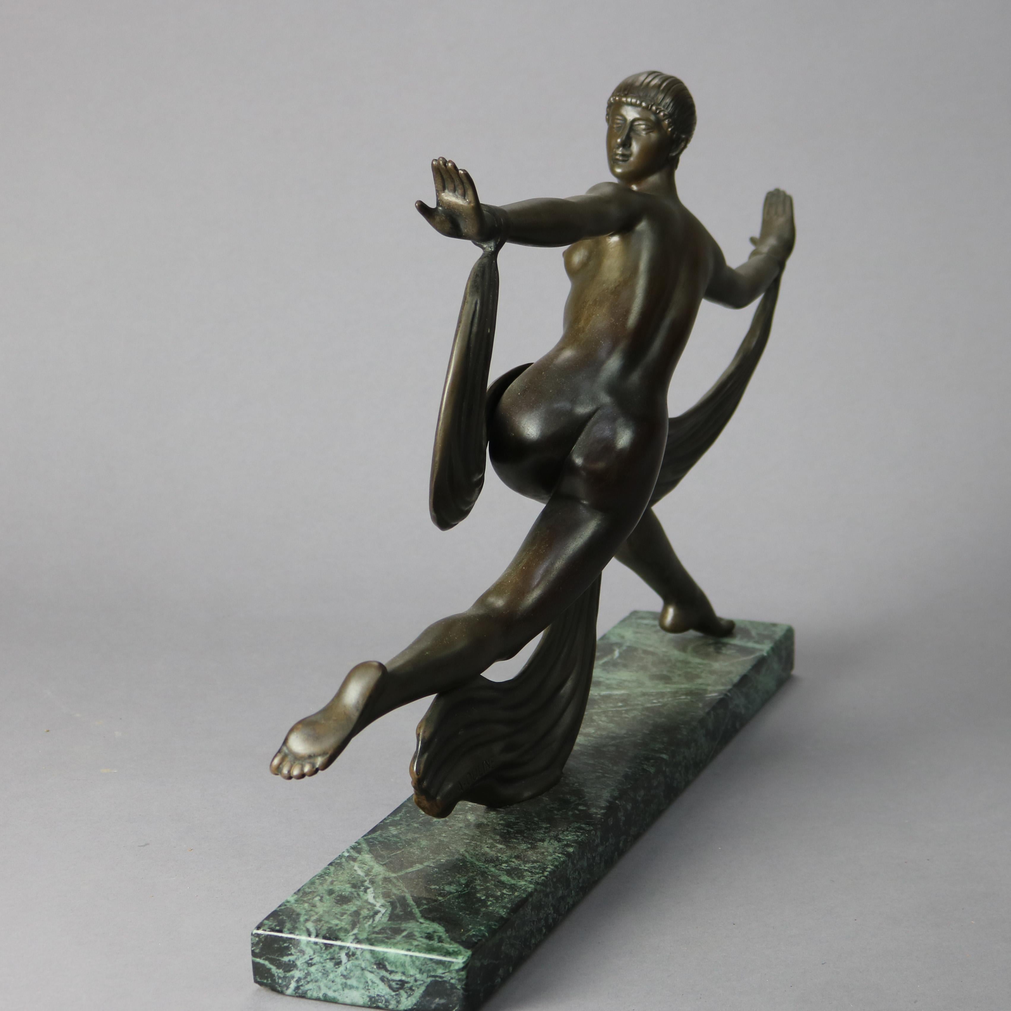 Antike französische Art-Déco-Skulptur einer Frau auf Marmorsockel, 20. Jahrhundert im Angebot 2