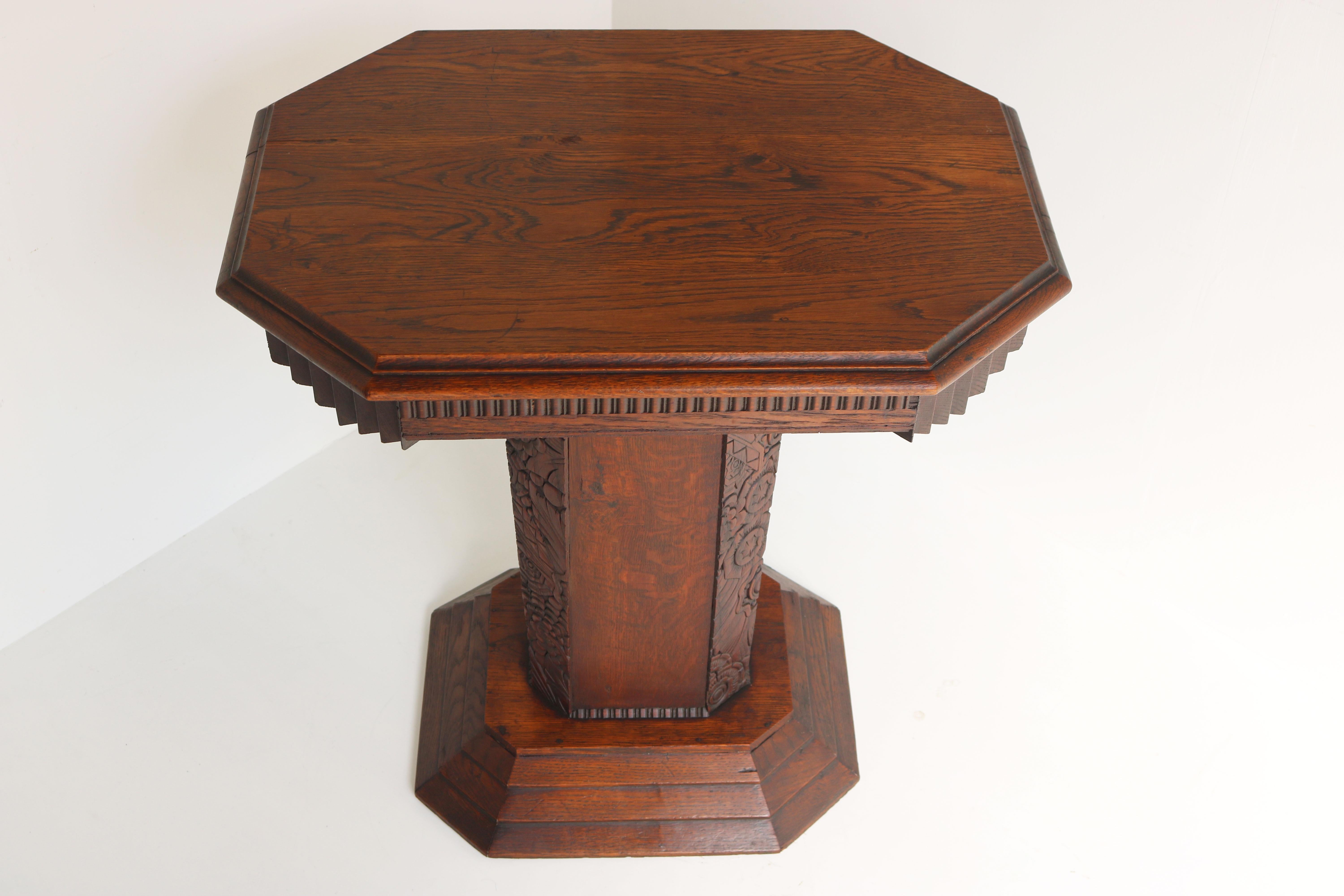 Antique French Art Deco Side Table 1920 Coffee Table Solid Oak Carved Geometric In Good Condition In Ijzendijke, NL