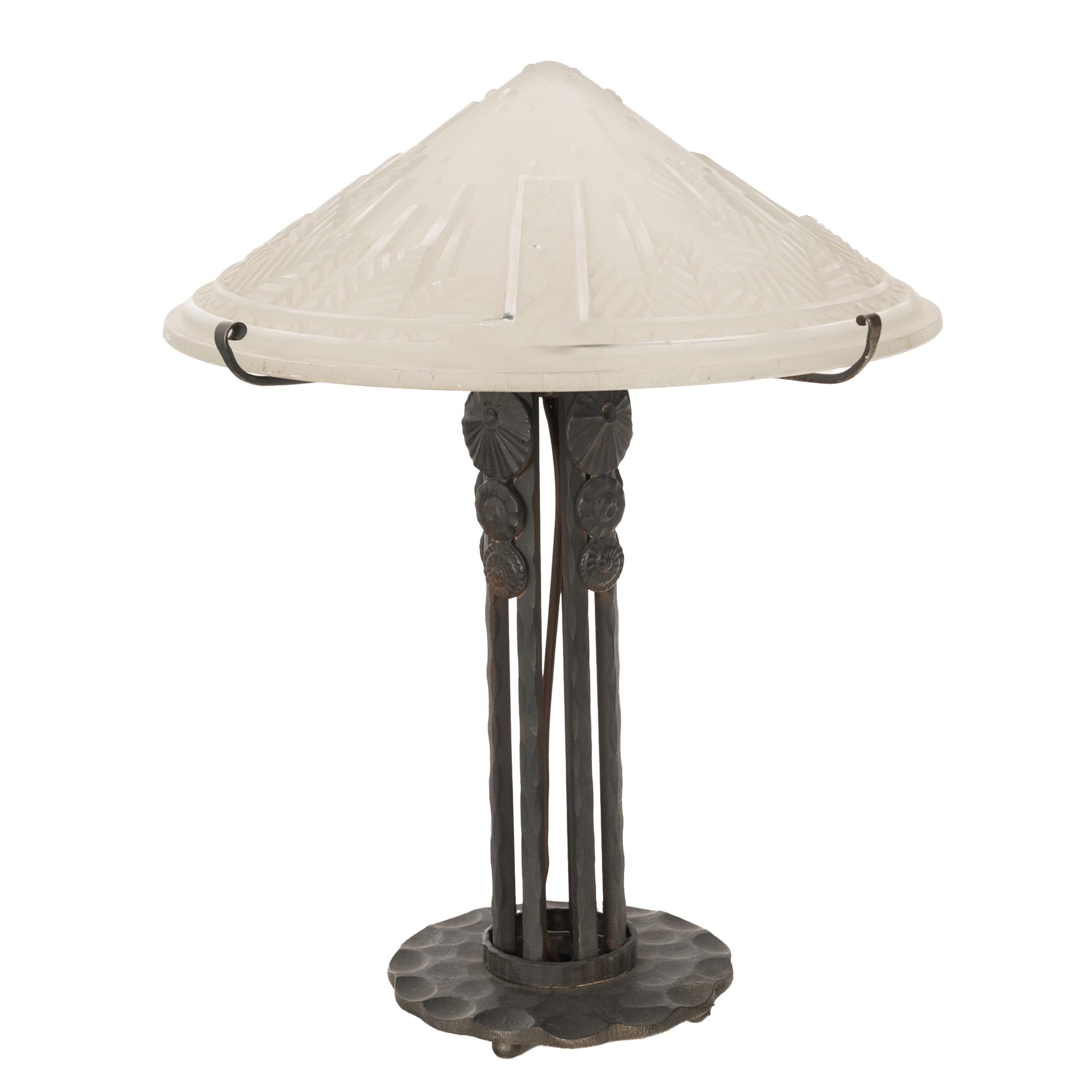 Lampe de table Arte Antiques Frères Verre Fer Luneville  Bon état - En vente à Portland, OR