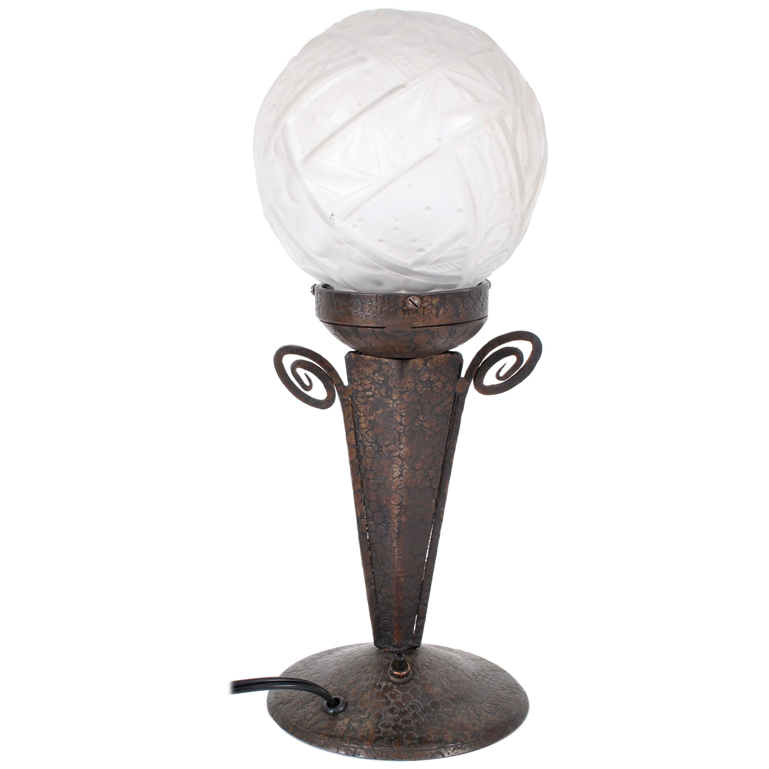 Lampe de bureau Art déco française ancienne en fer forgé Daum Glass Edgar Brandt, 1920 en vente